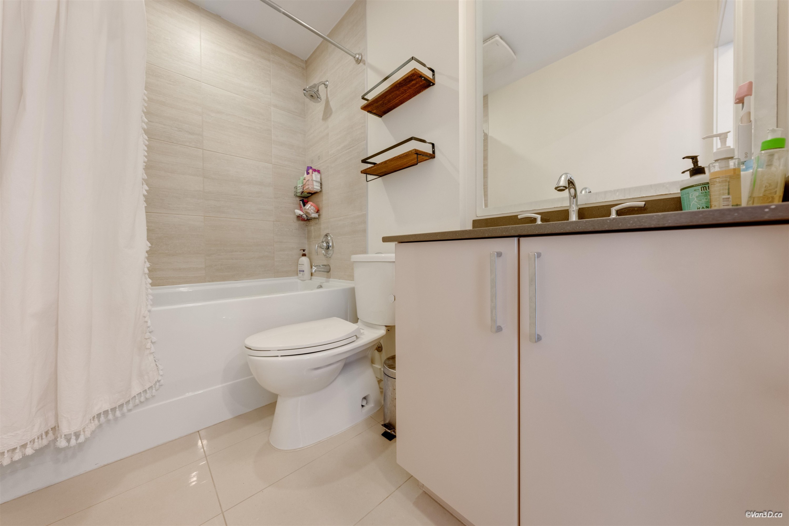 513-63 2Nd Avenue W, Vancouver, BC