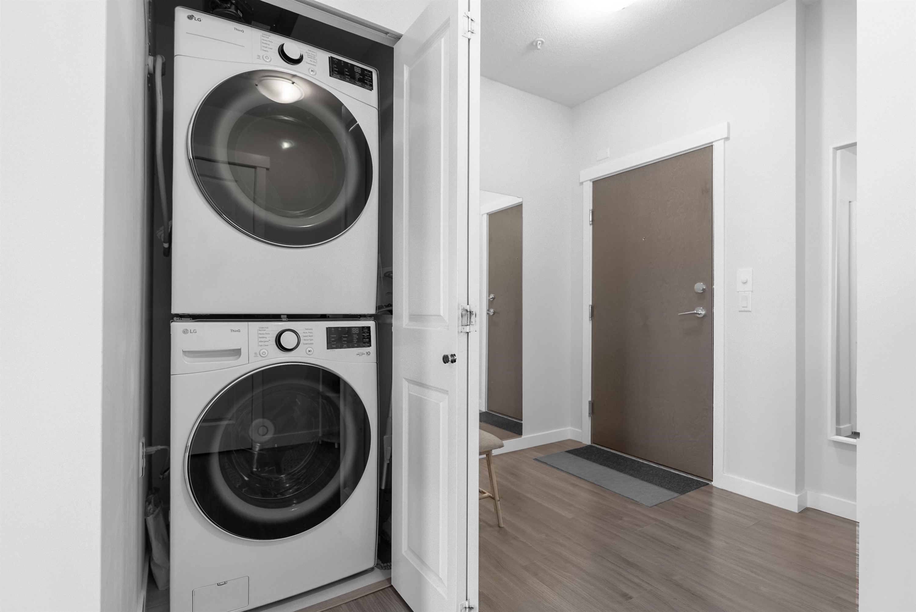 228-9551 Alexandra Road, Richmond, BC