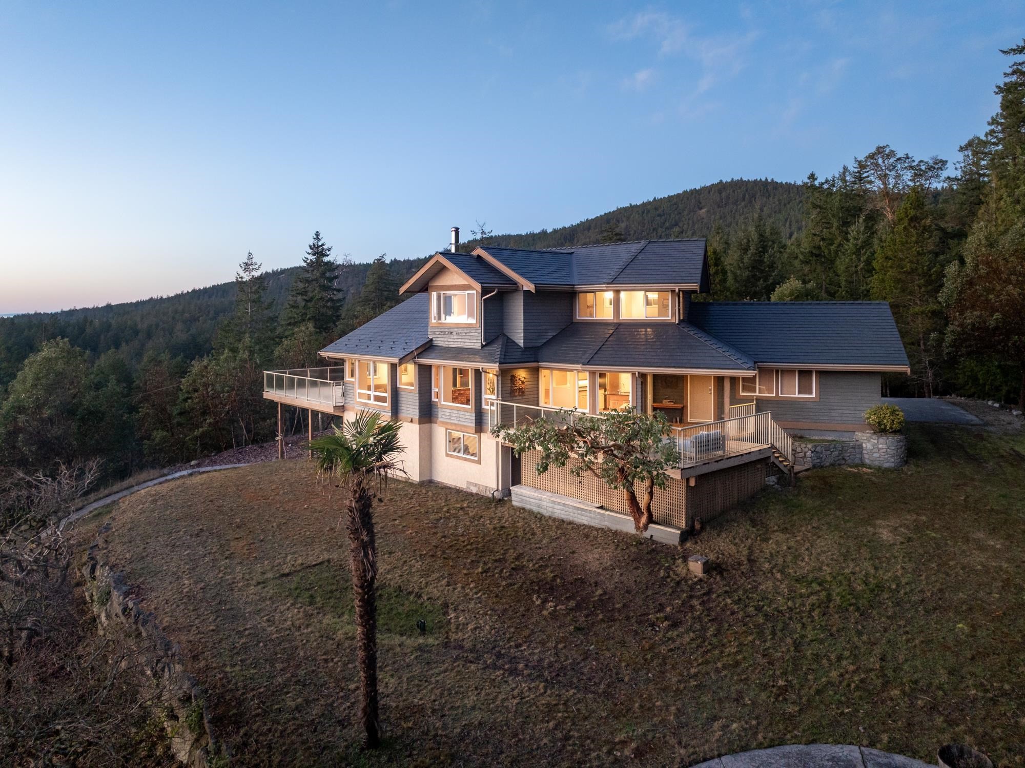 10339 Sunshine Coast Highway, Halfmoon Bay, BC