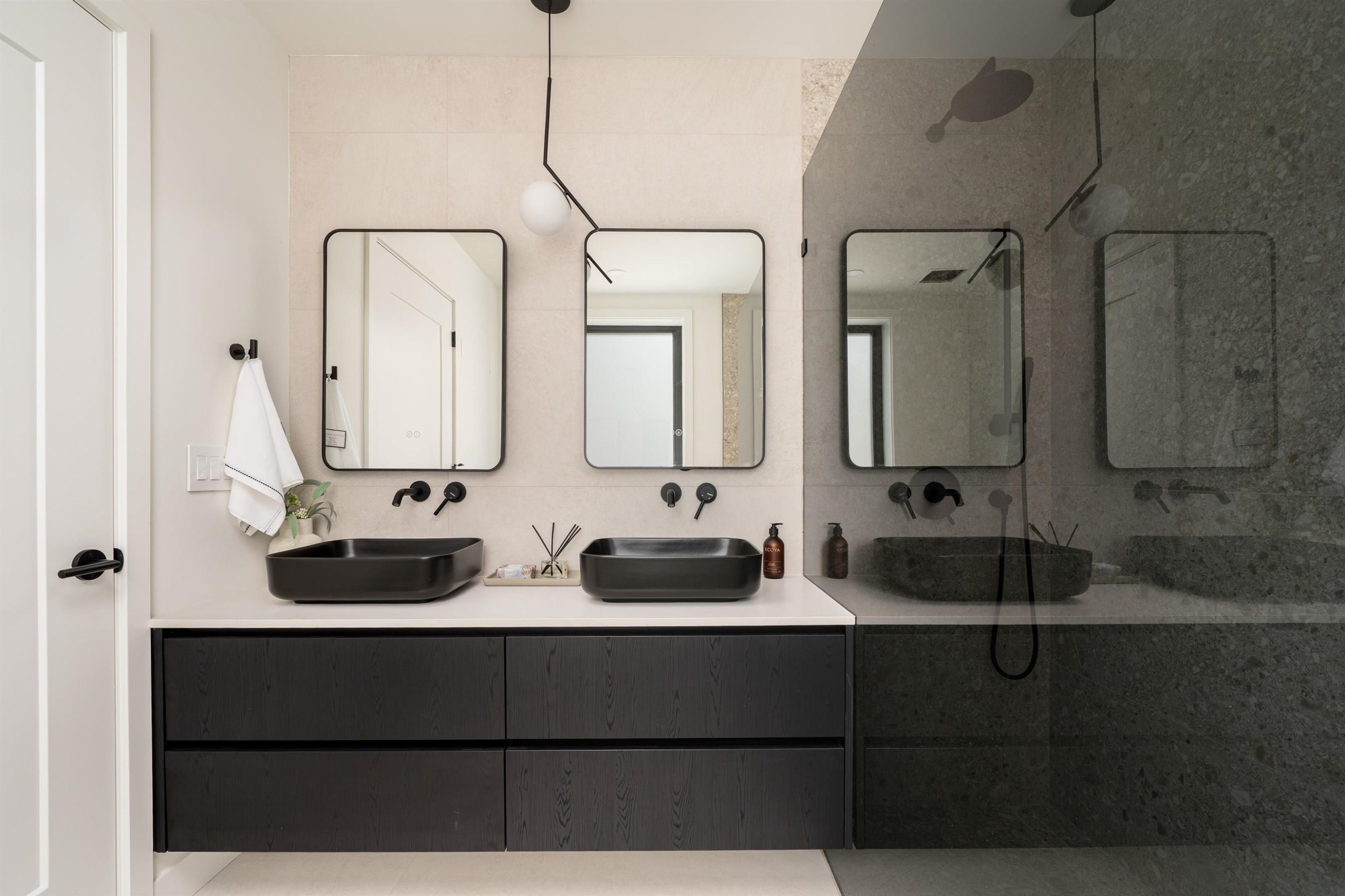 836 64Th Avenue W, Vancouver, BC