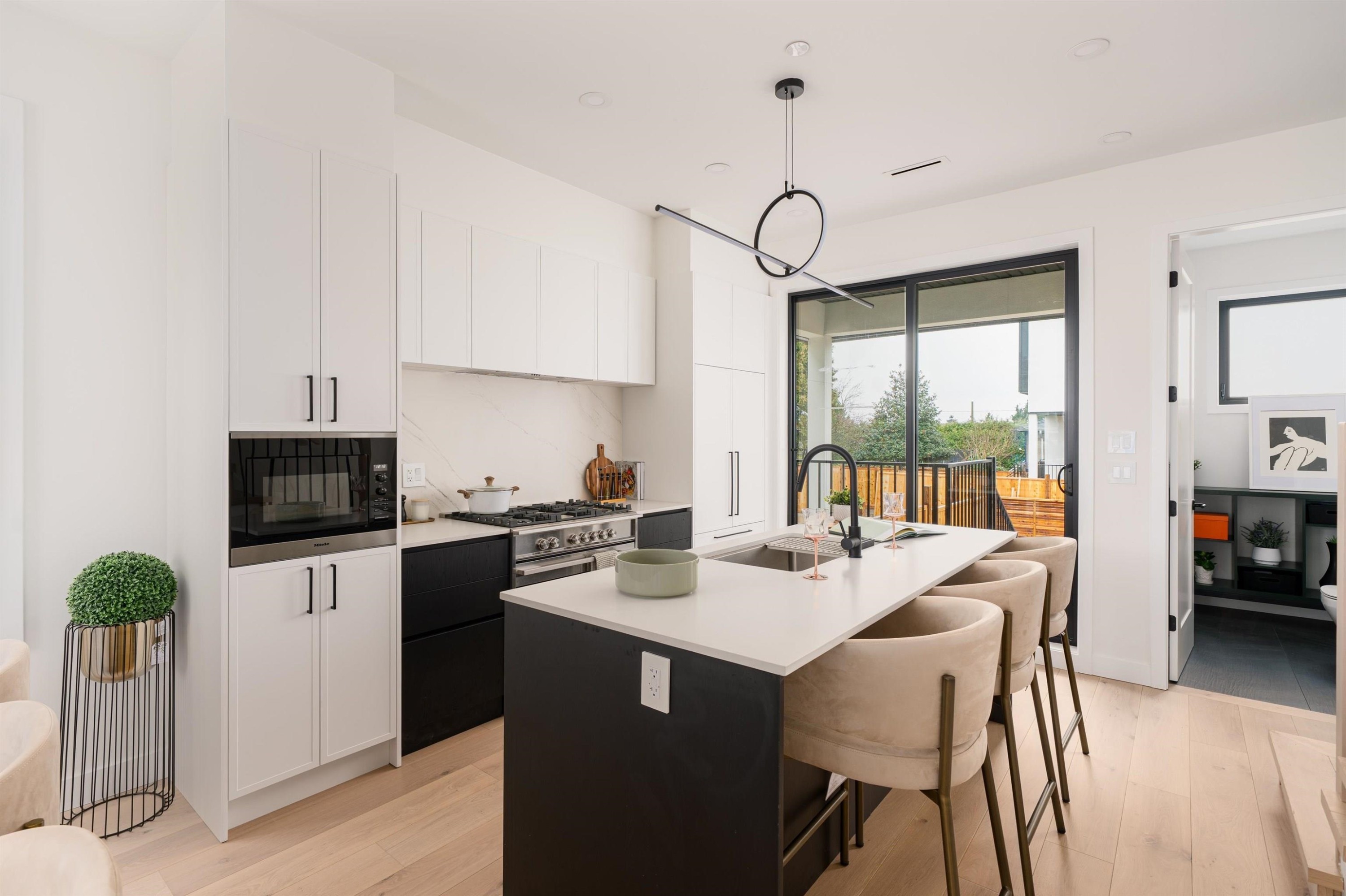 836 64Th Avenue W, Vancouver, BC