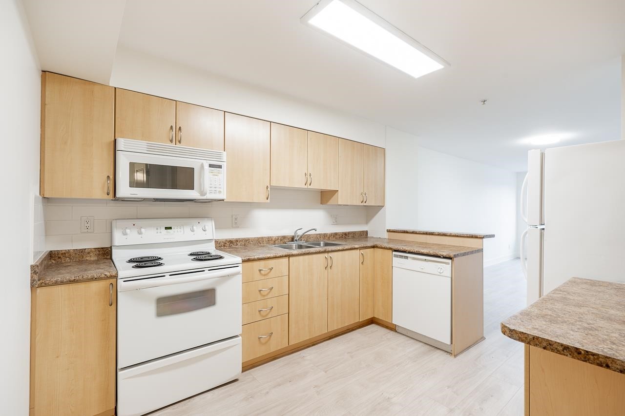 303-3423 Hastings Street E, Vancouver, BC