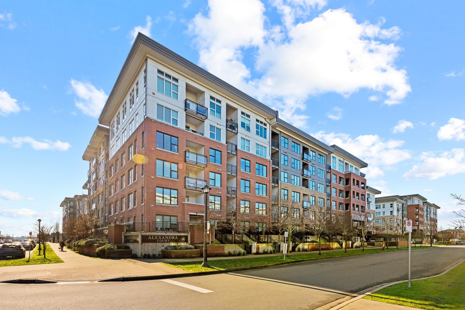 215-9388 Tomicki Avenue, Richmond, BC