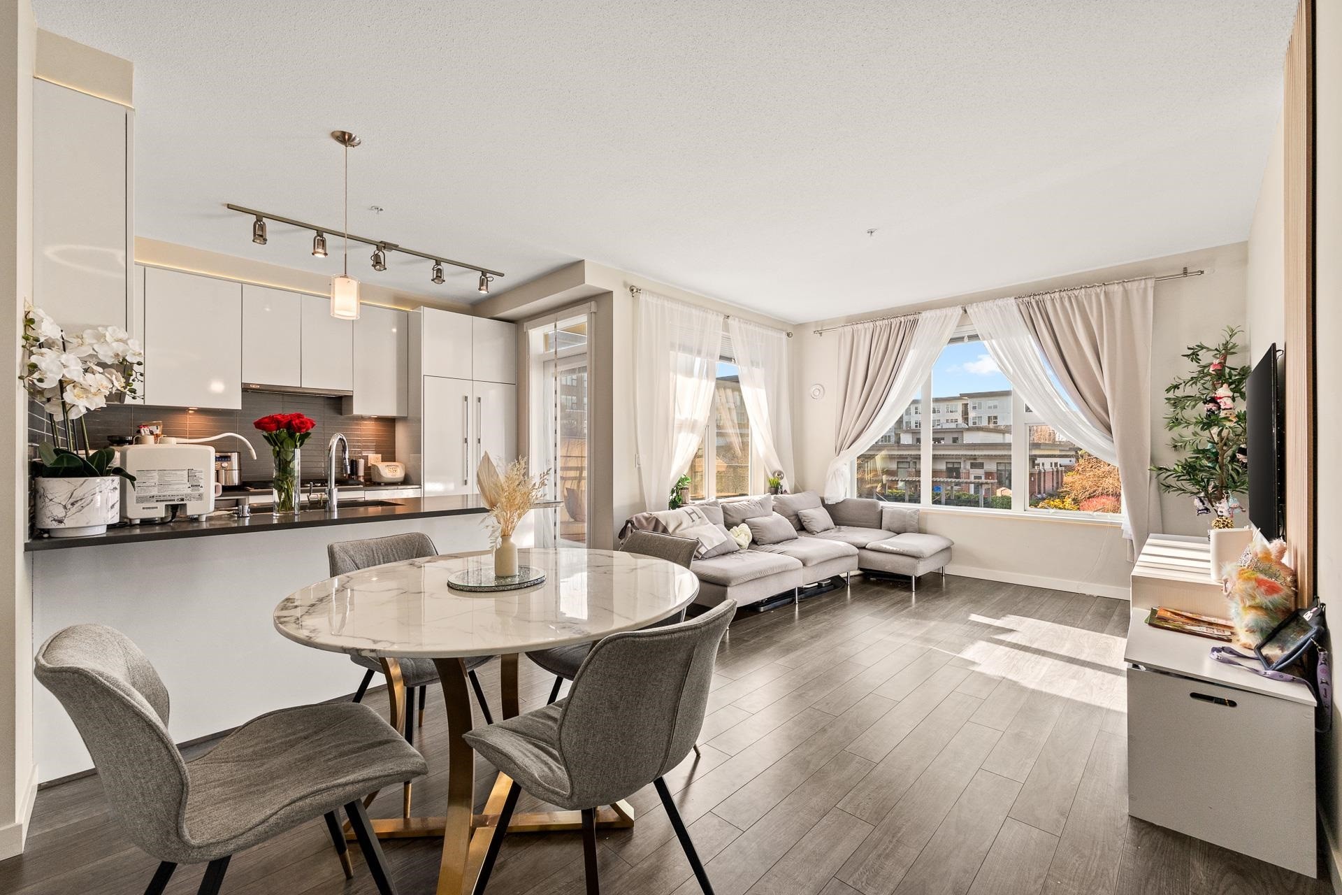 215-9388 Tomicki Avenue, Richmond, BC