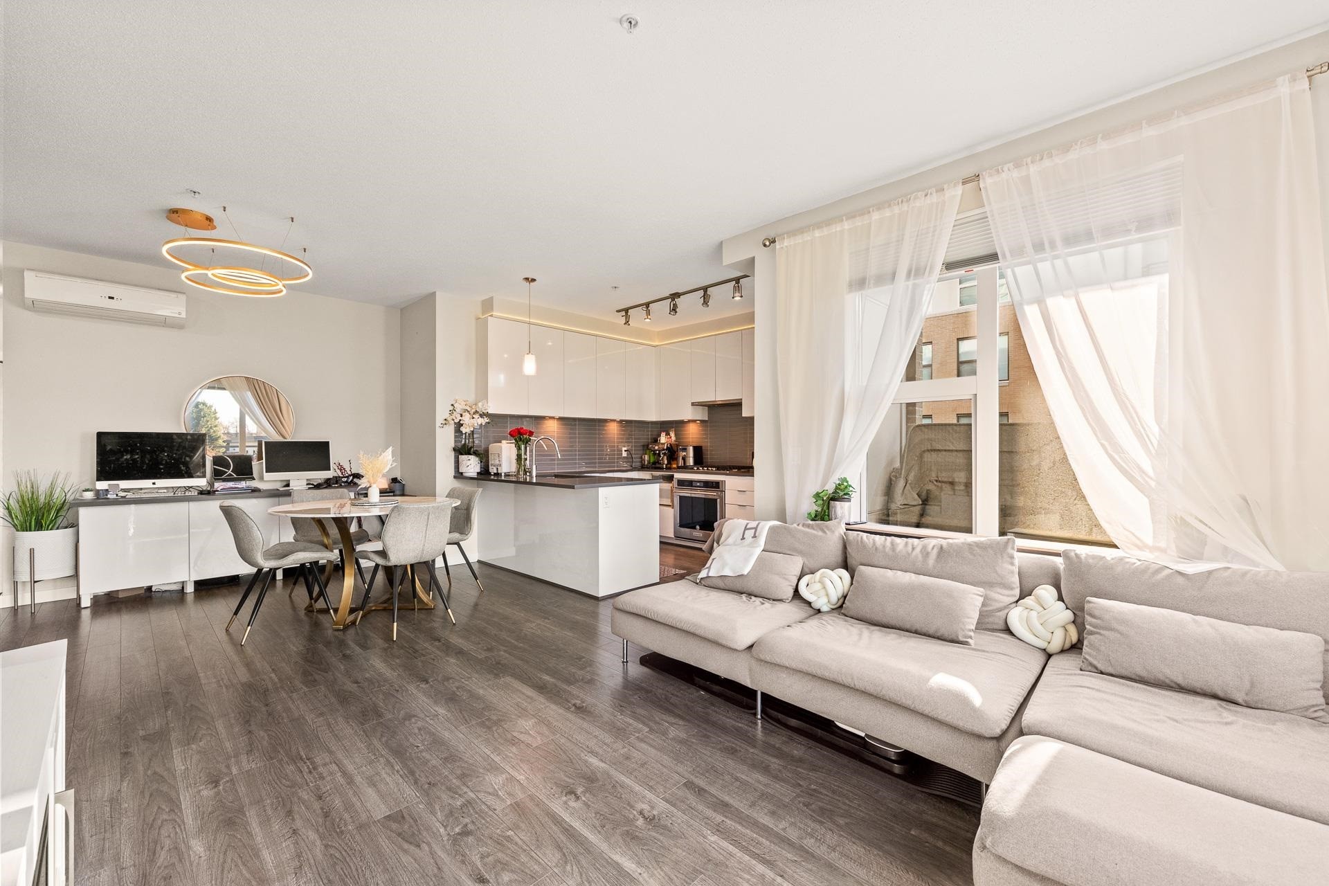 215-9388 Tomicki Avenue, Richmond, BC