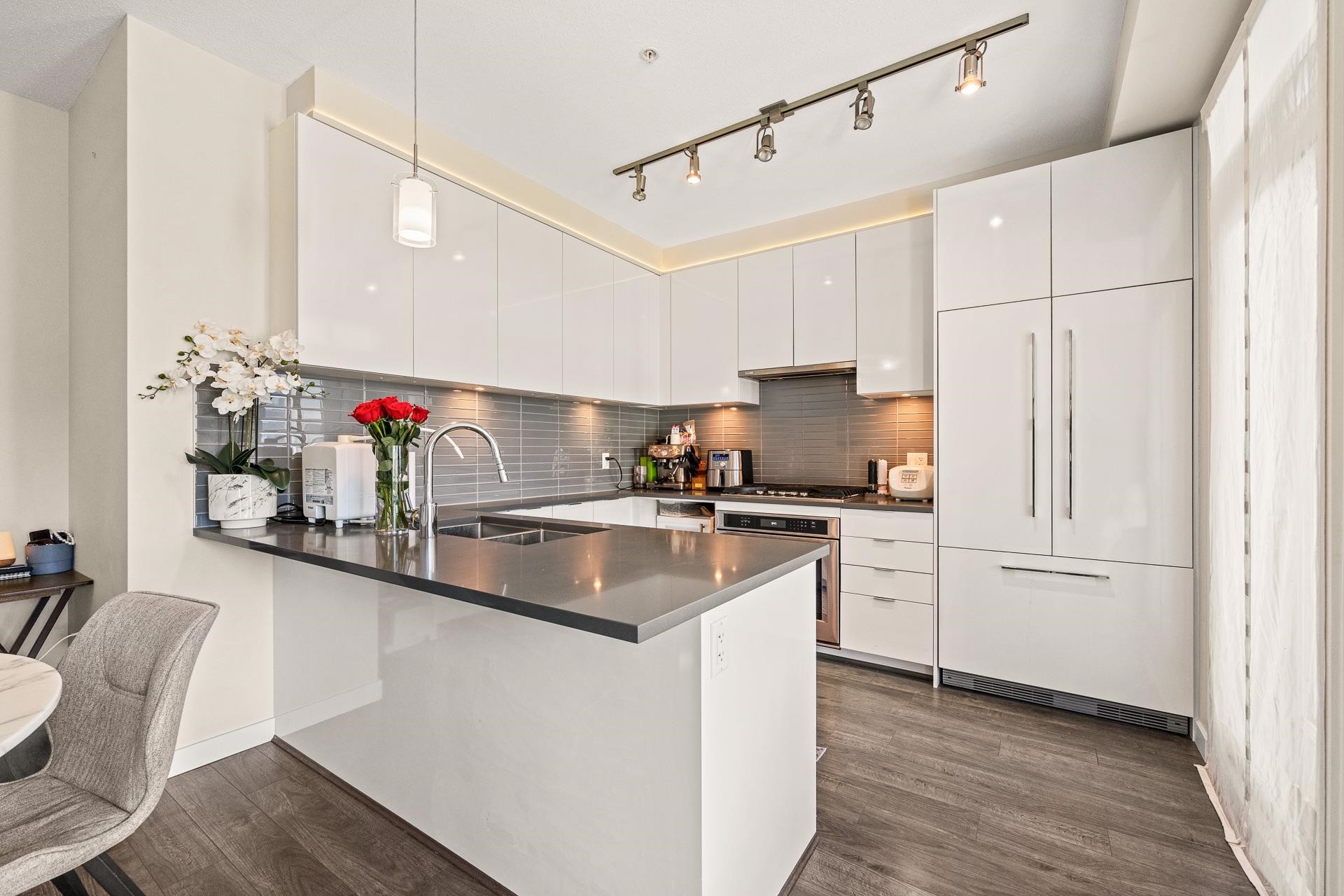 215-9388 Tomicki Avenue, Richmond, BC