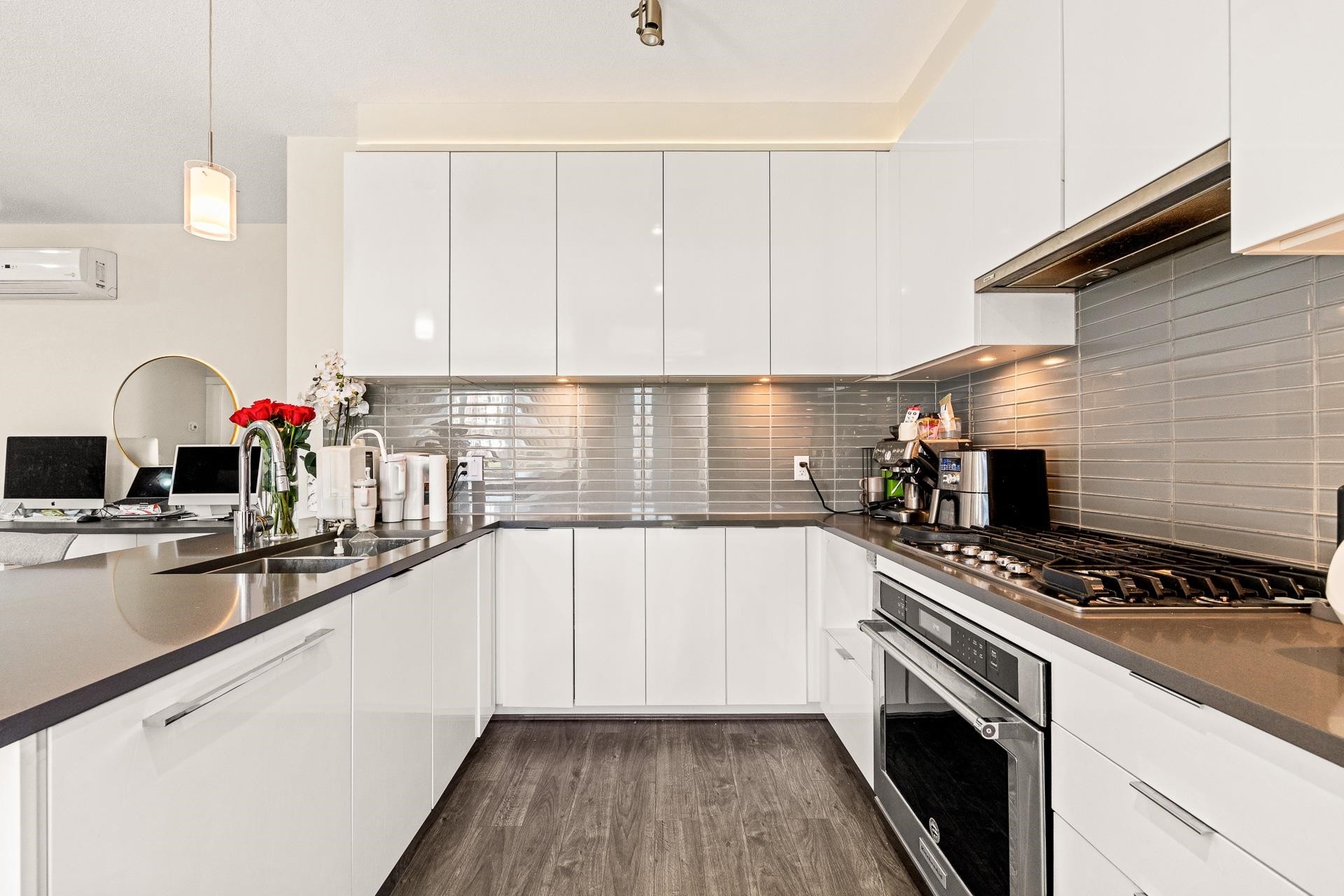 215-9388 Tomicki Avenue, Richmond, BC