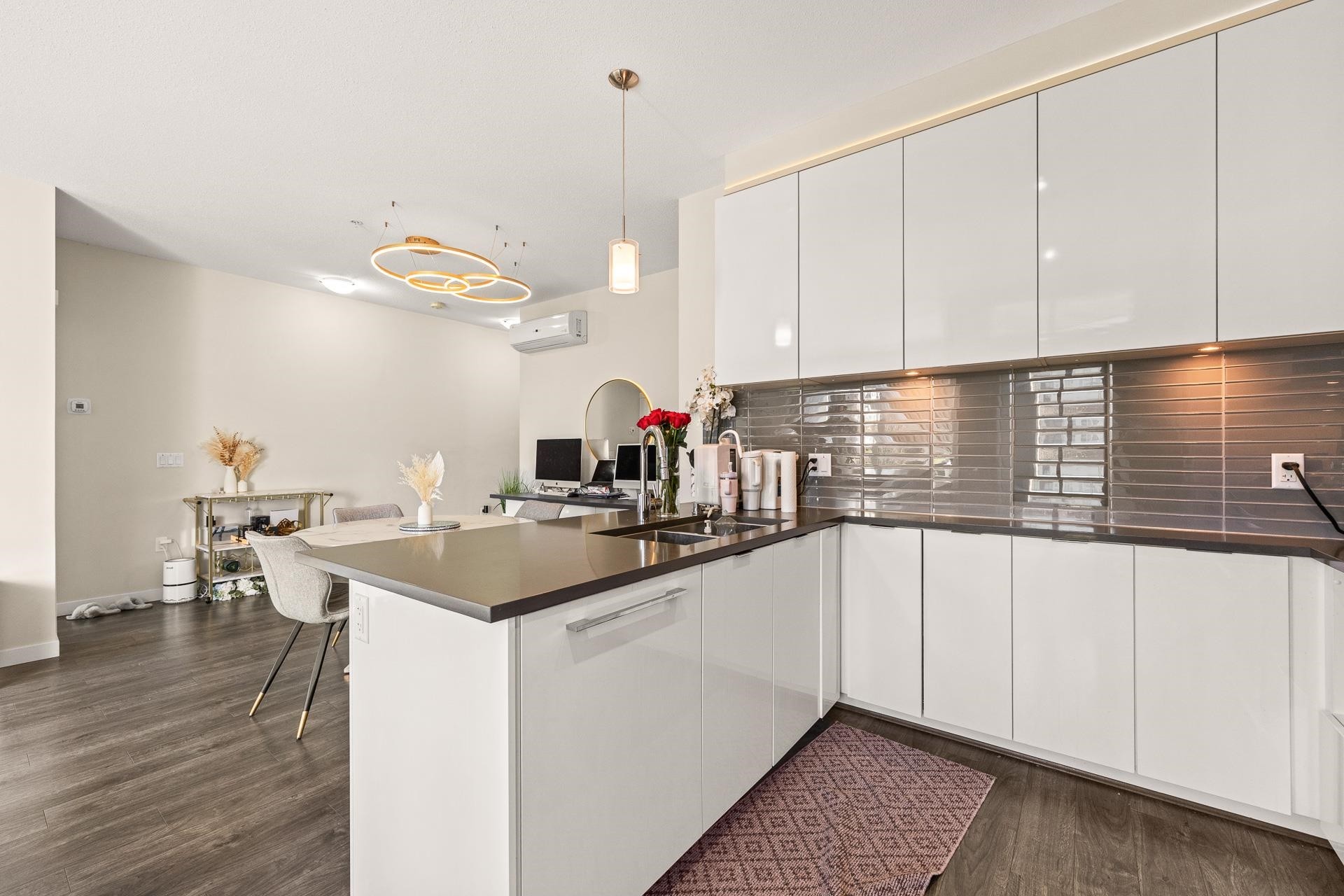 215-9388 Tomicki Avenue, Richmond, BC