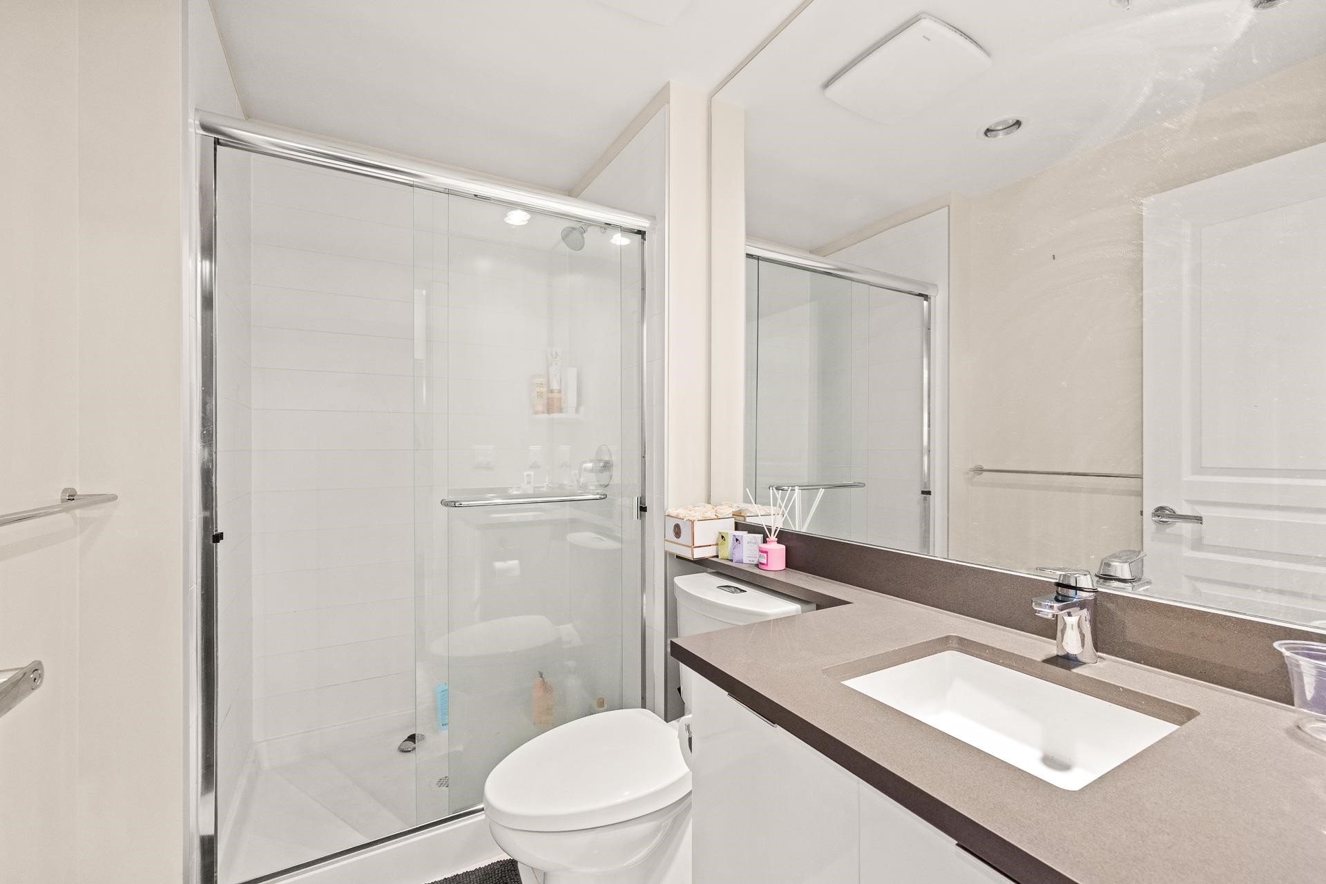 215-9388 Tomicki Avenue, Richmond, BC