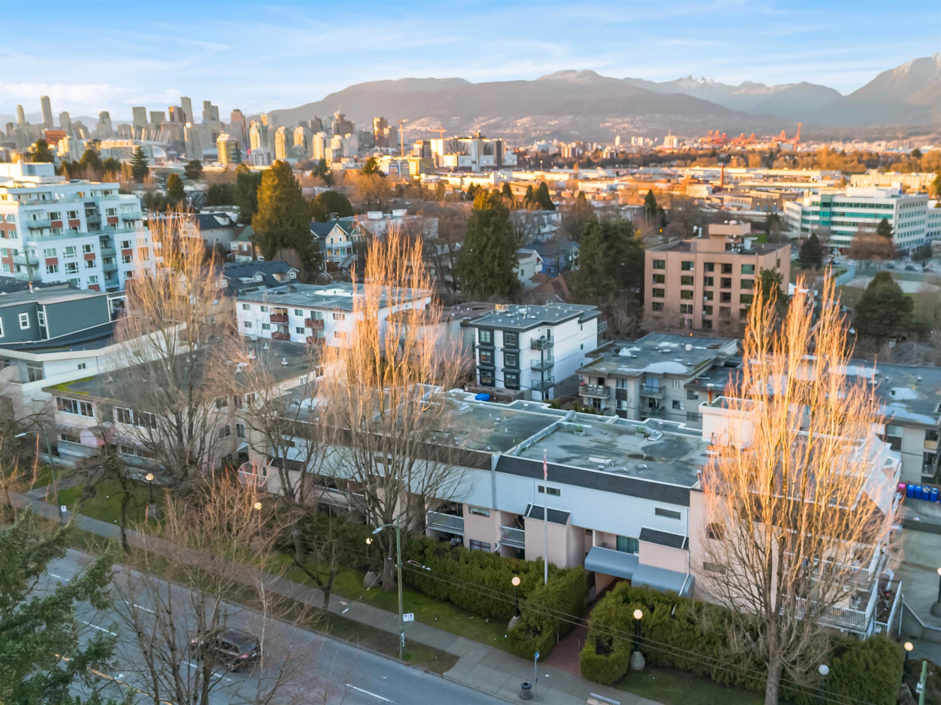 313-975 Broadway E, Vancouver, BC