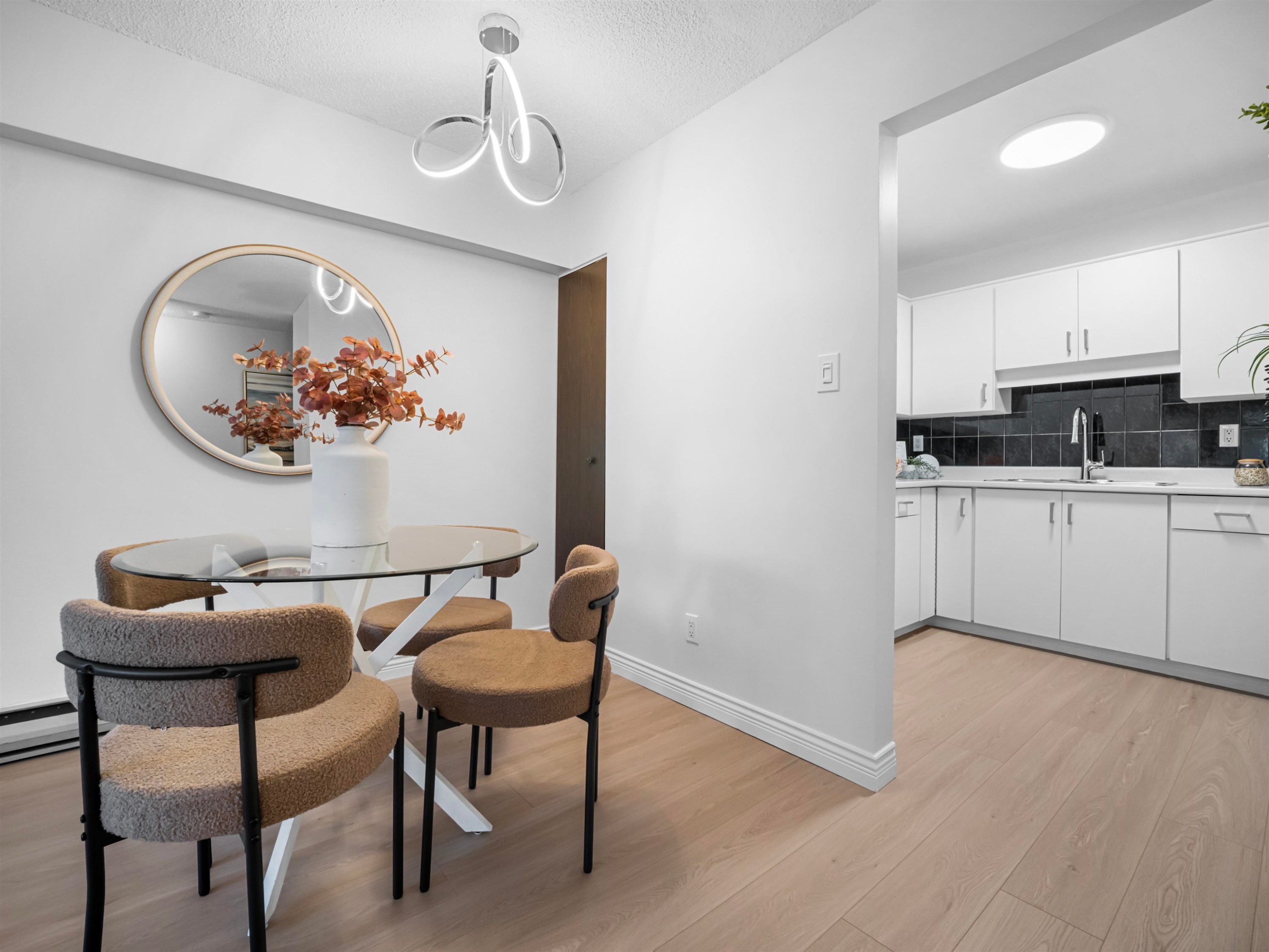 313-975 Broadway E, Vancouver, BC