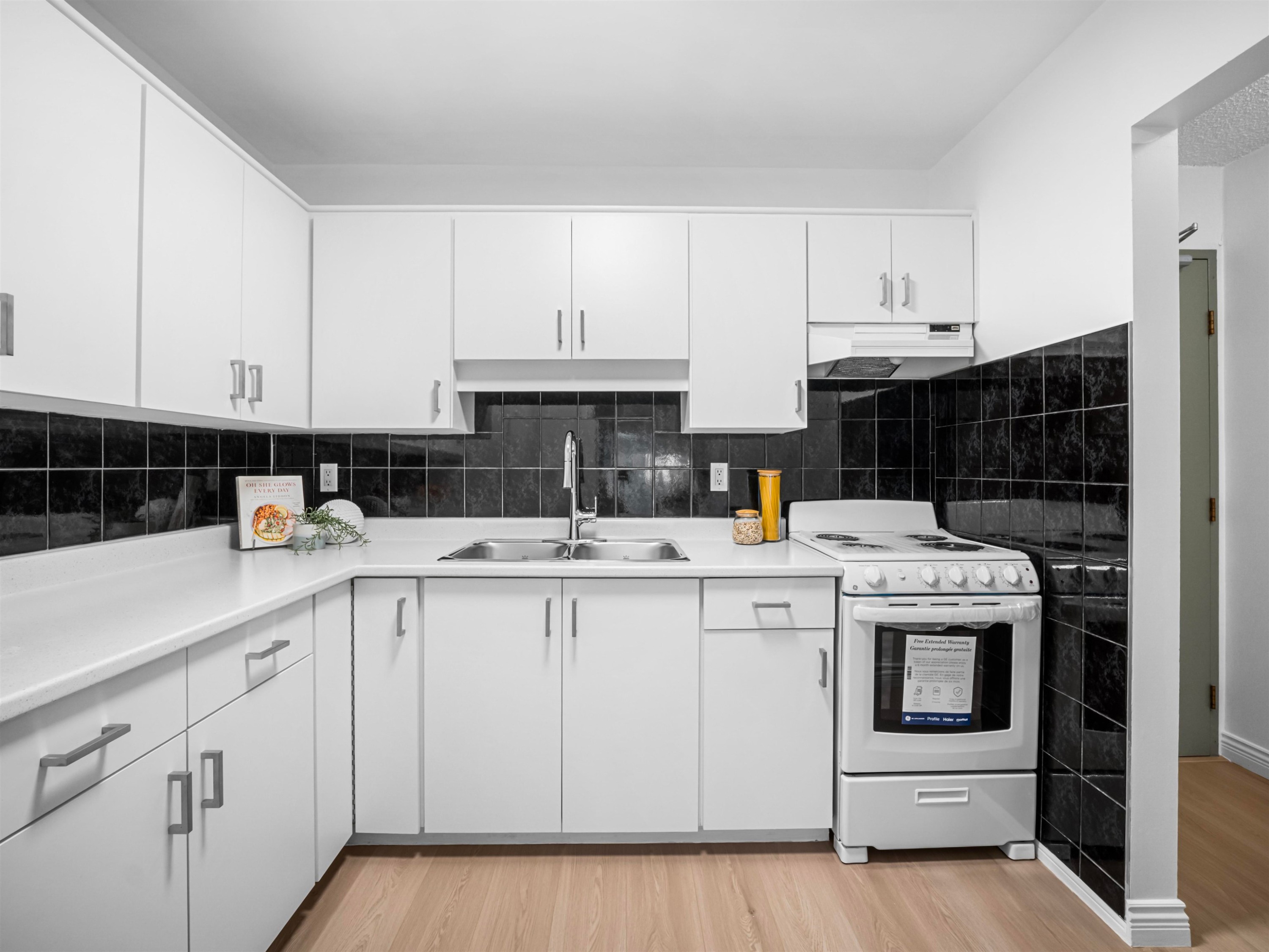 313-975 Broadway E, Vancouver, BC