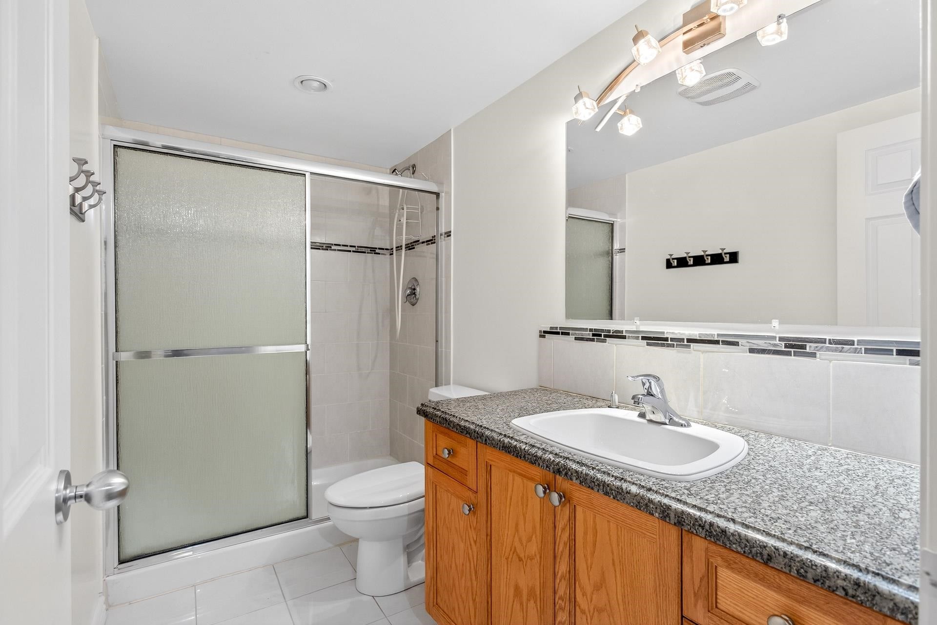 208-505 Ninth Street, New Westminster, BC