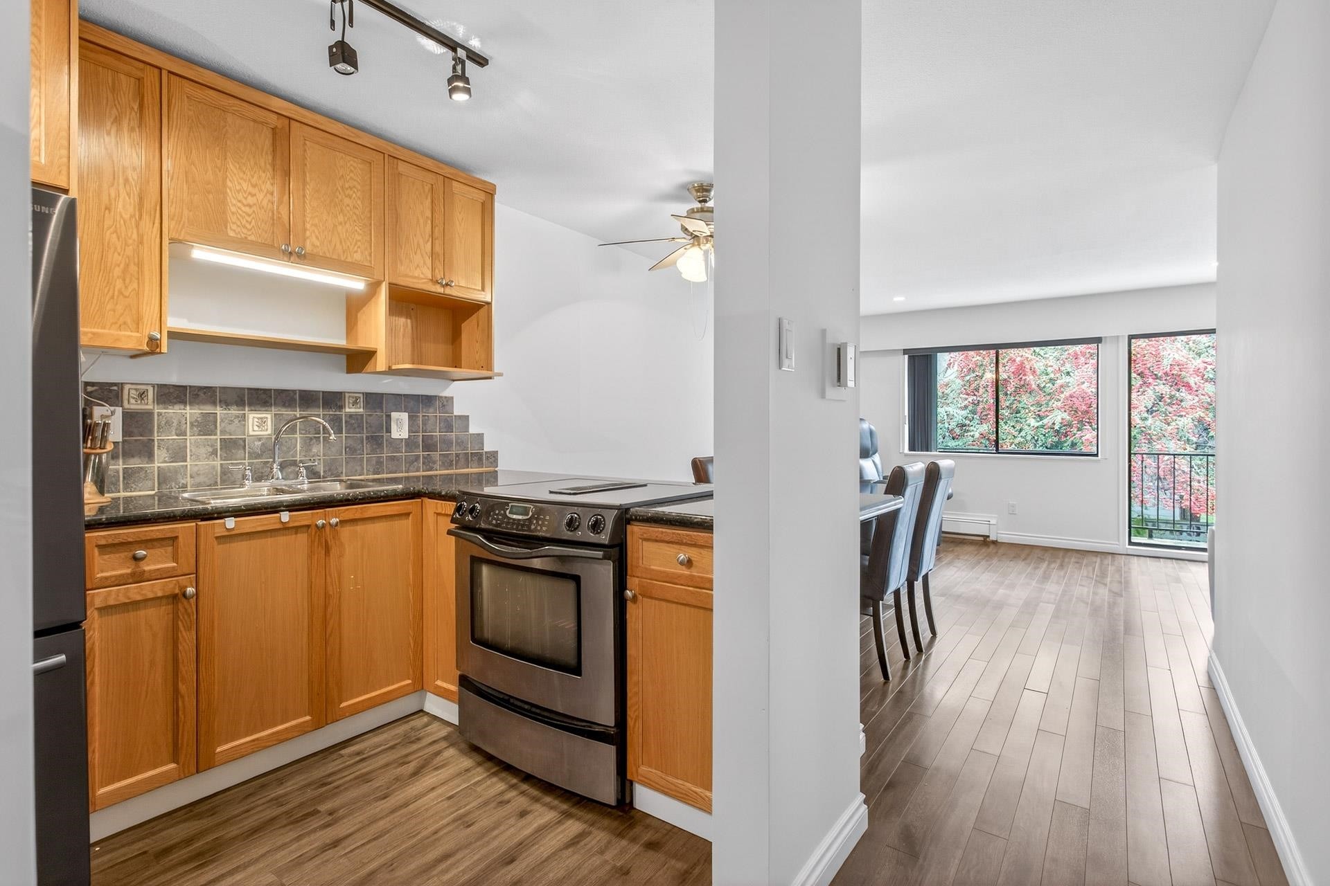 208-505 Ninth Street, New Westminster, BC