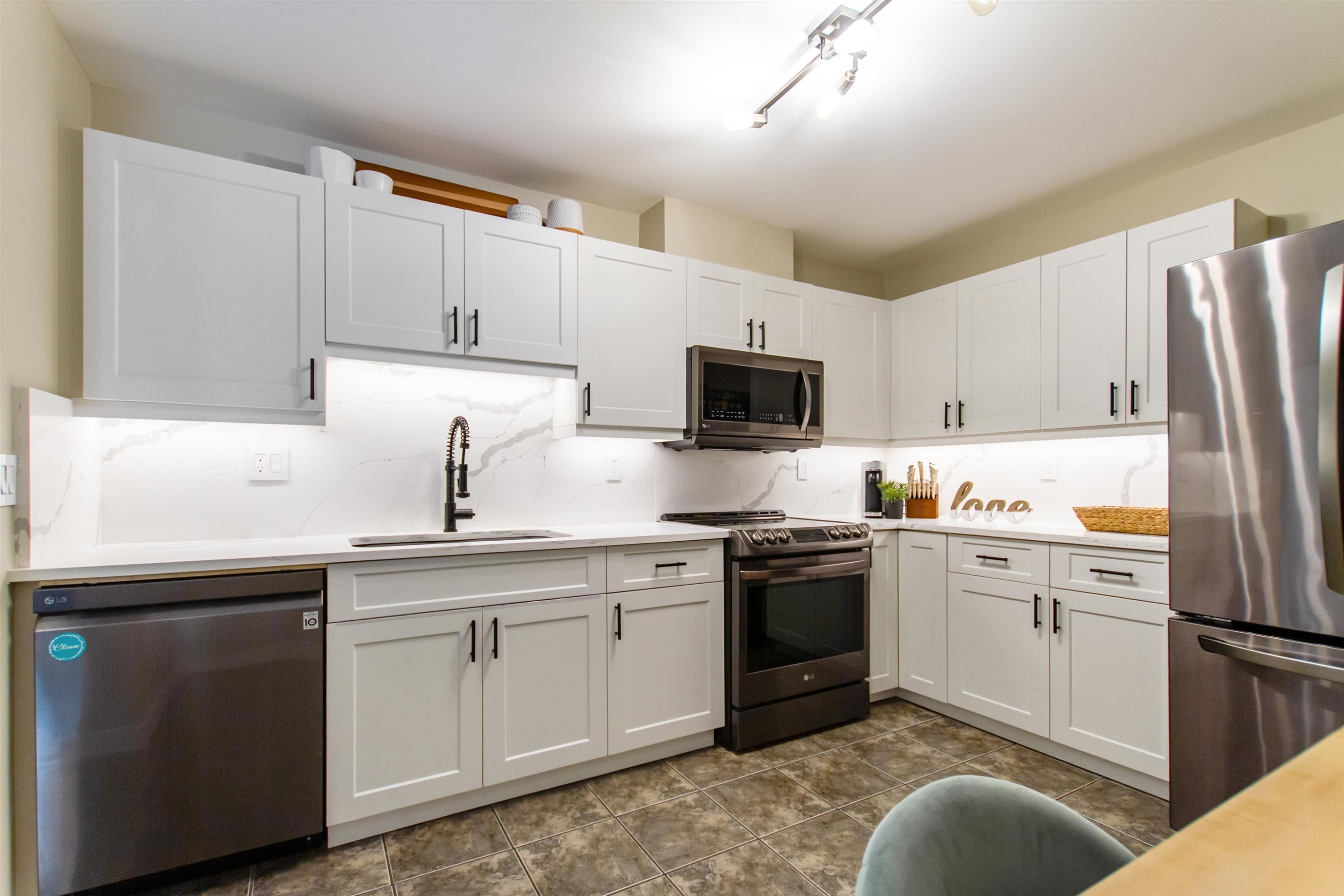 202-1669 Grant Avenue, Port Coquitlam, BC