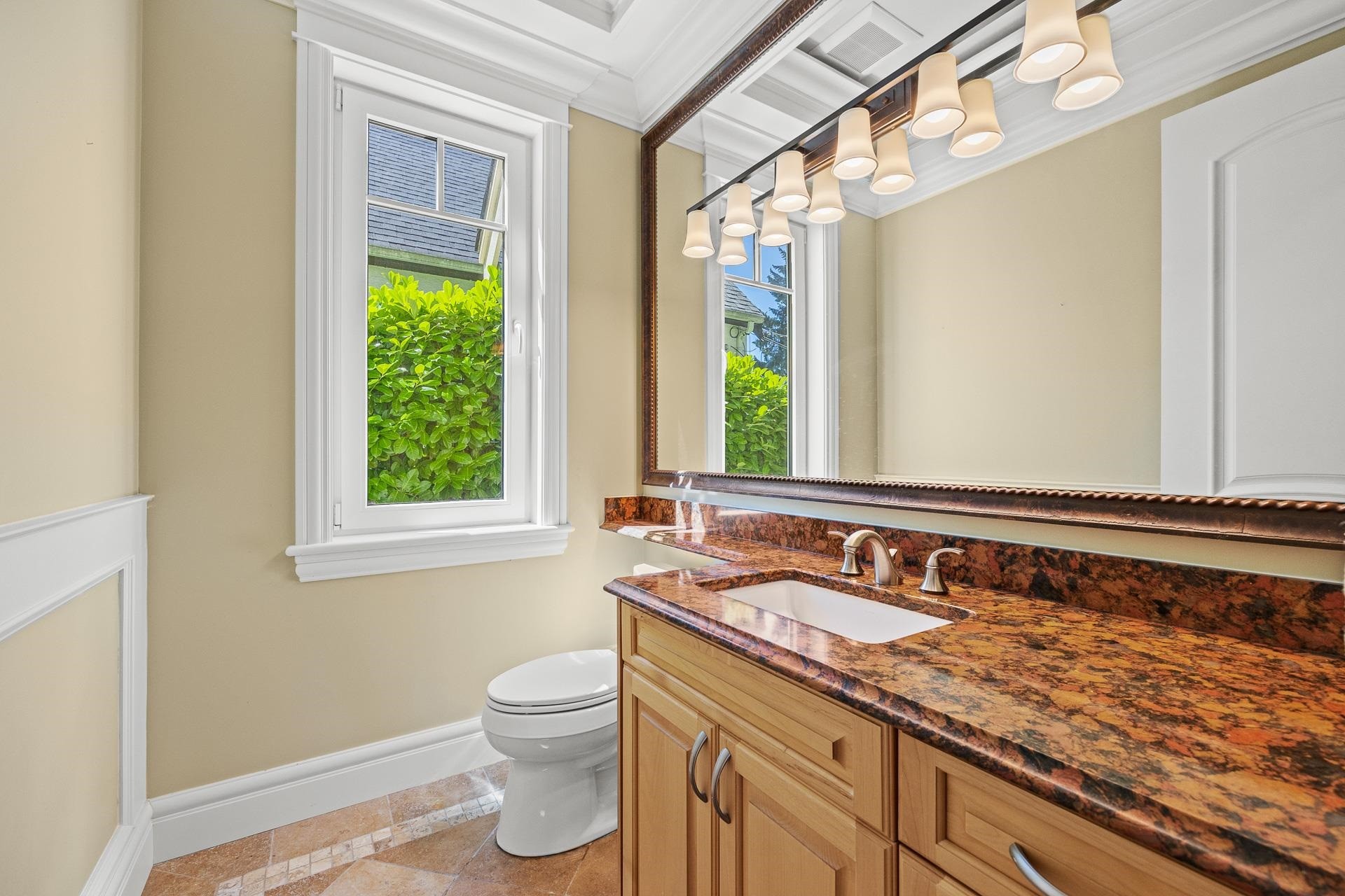 4042 34Th Avenue W, Vancouver, BC