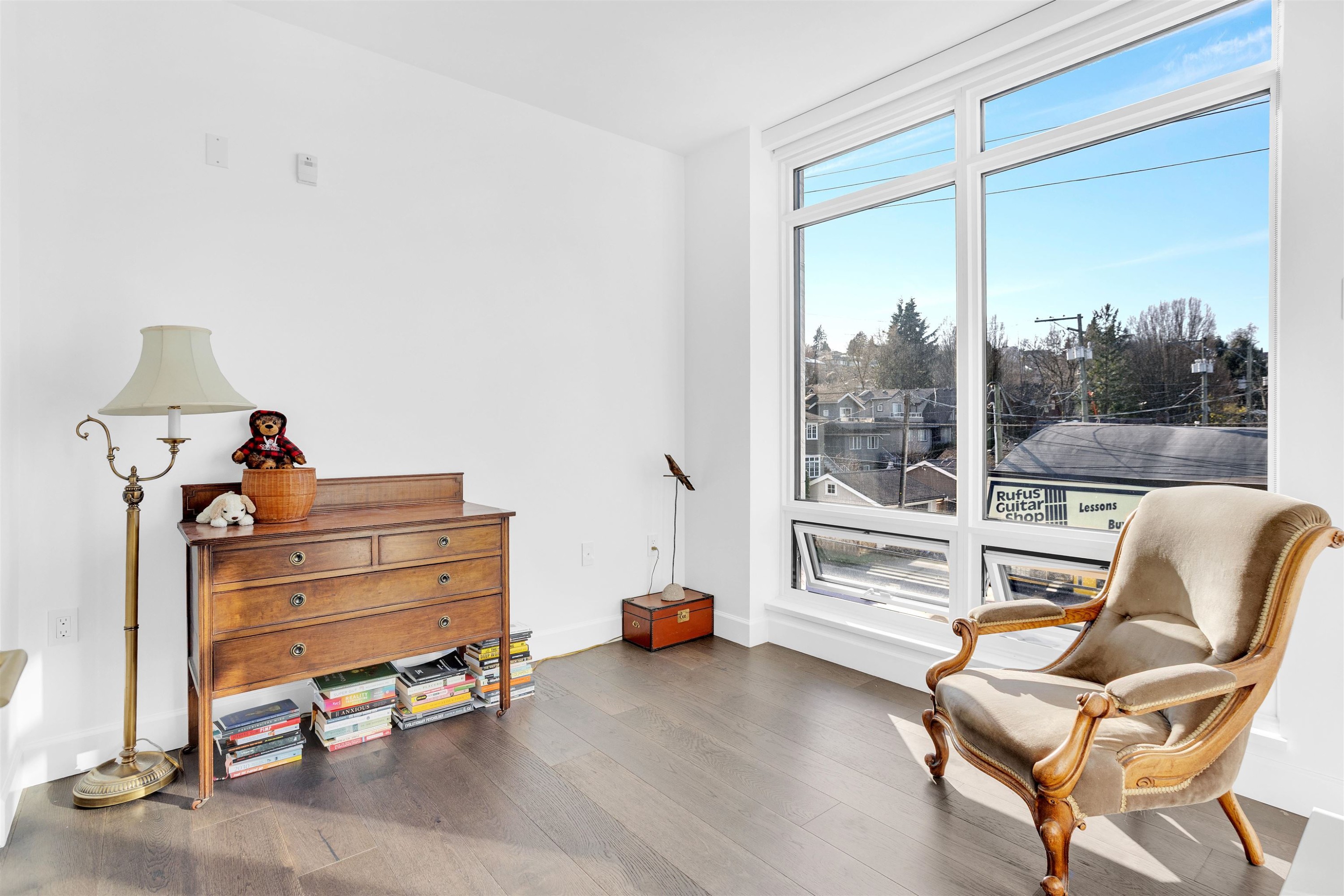 307-3668 10Th Avenue W, Vancouver, BC