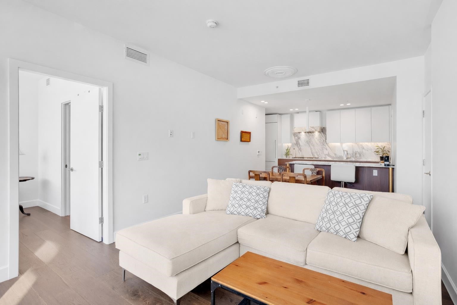 307-3668 10Th Avenue W, Vancouver, BC