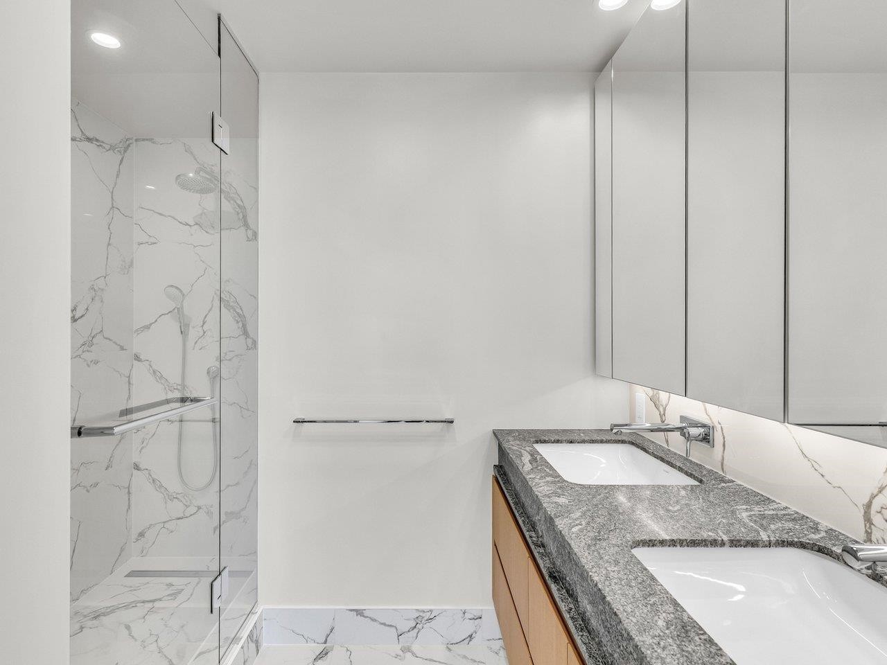 307-3668 10Th Avenue W, Vancouver, BC