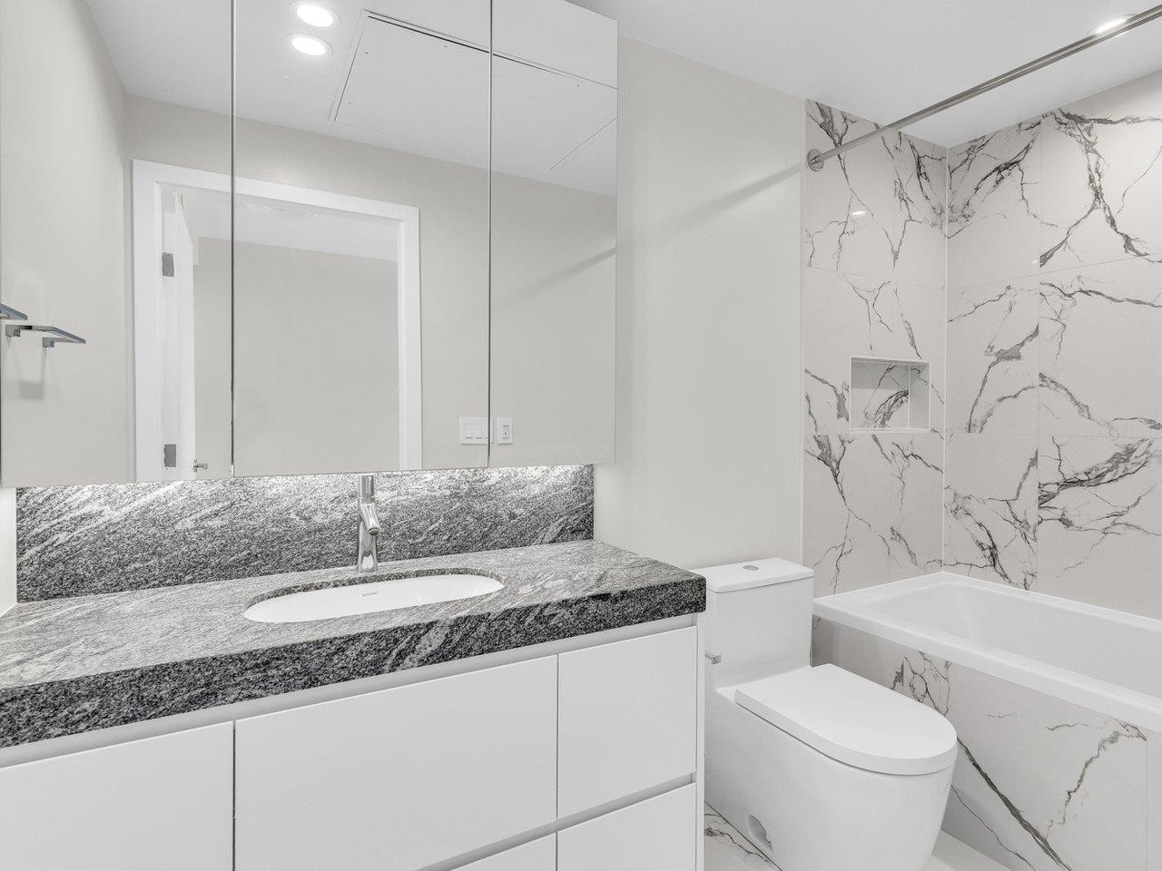 307-3668 10Th Avenue W, Vancouver, BC