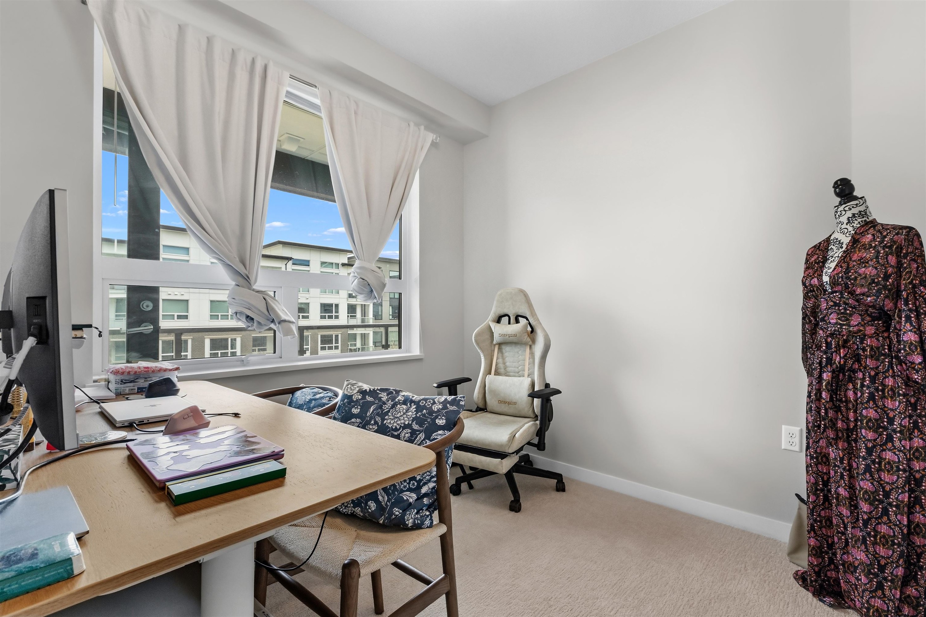 422-9213 Odlin Road, Richmond, BC