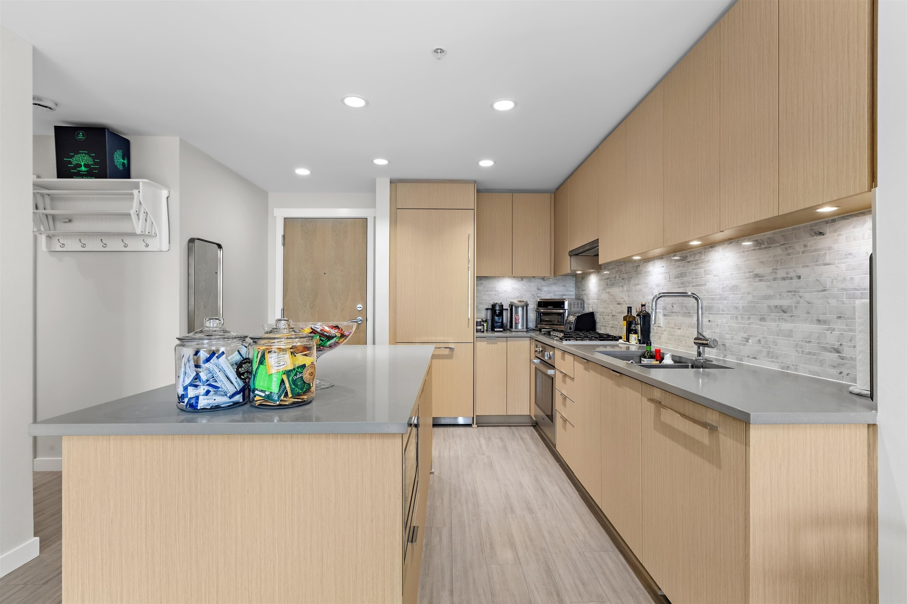 422-9213 Odlin Road, Richmond, BC