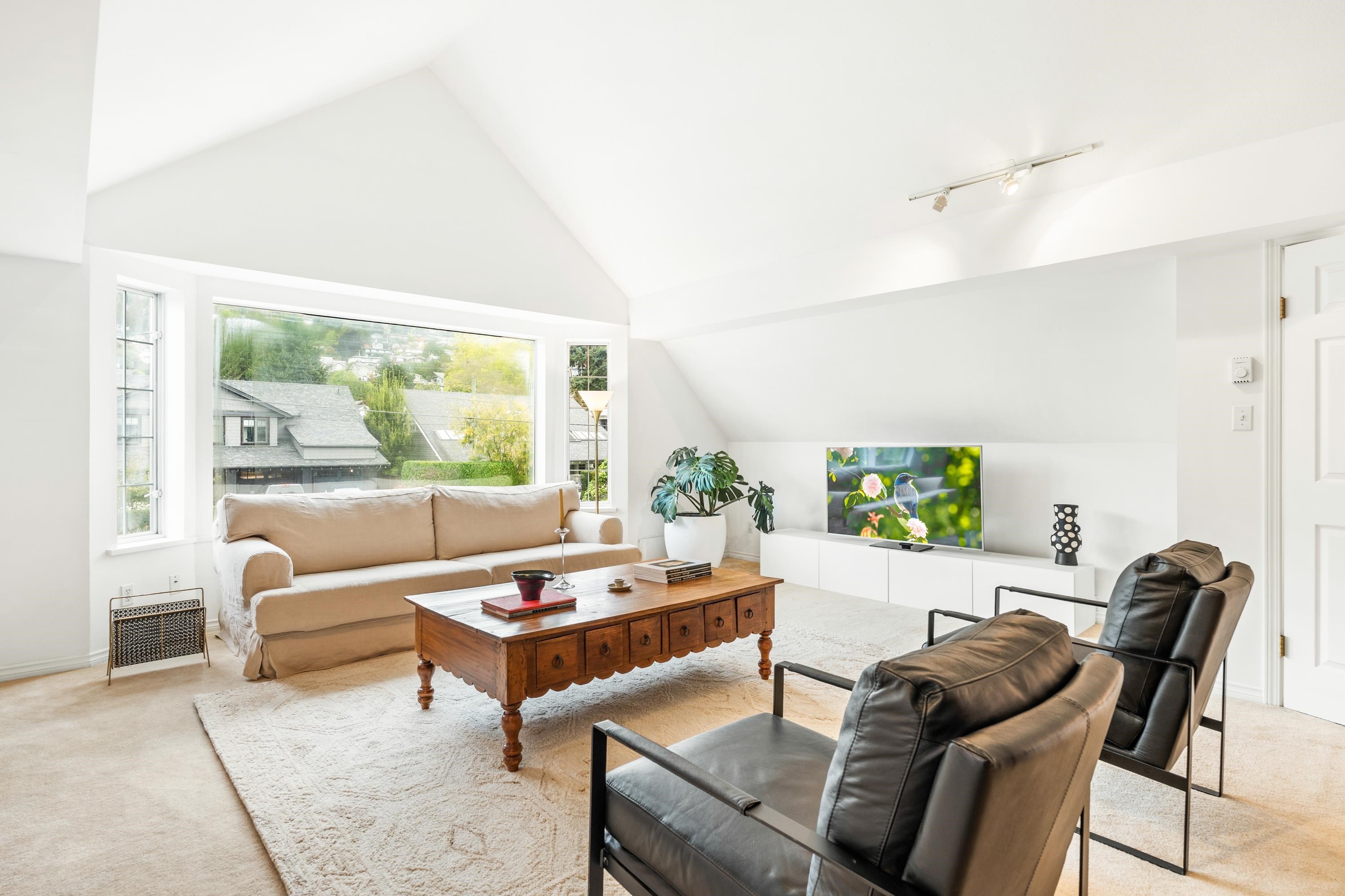 2372 Kings Avenue, West Vancouver, BC