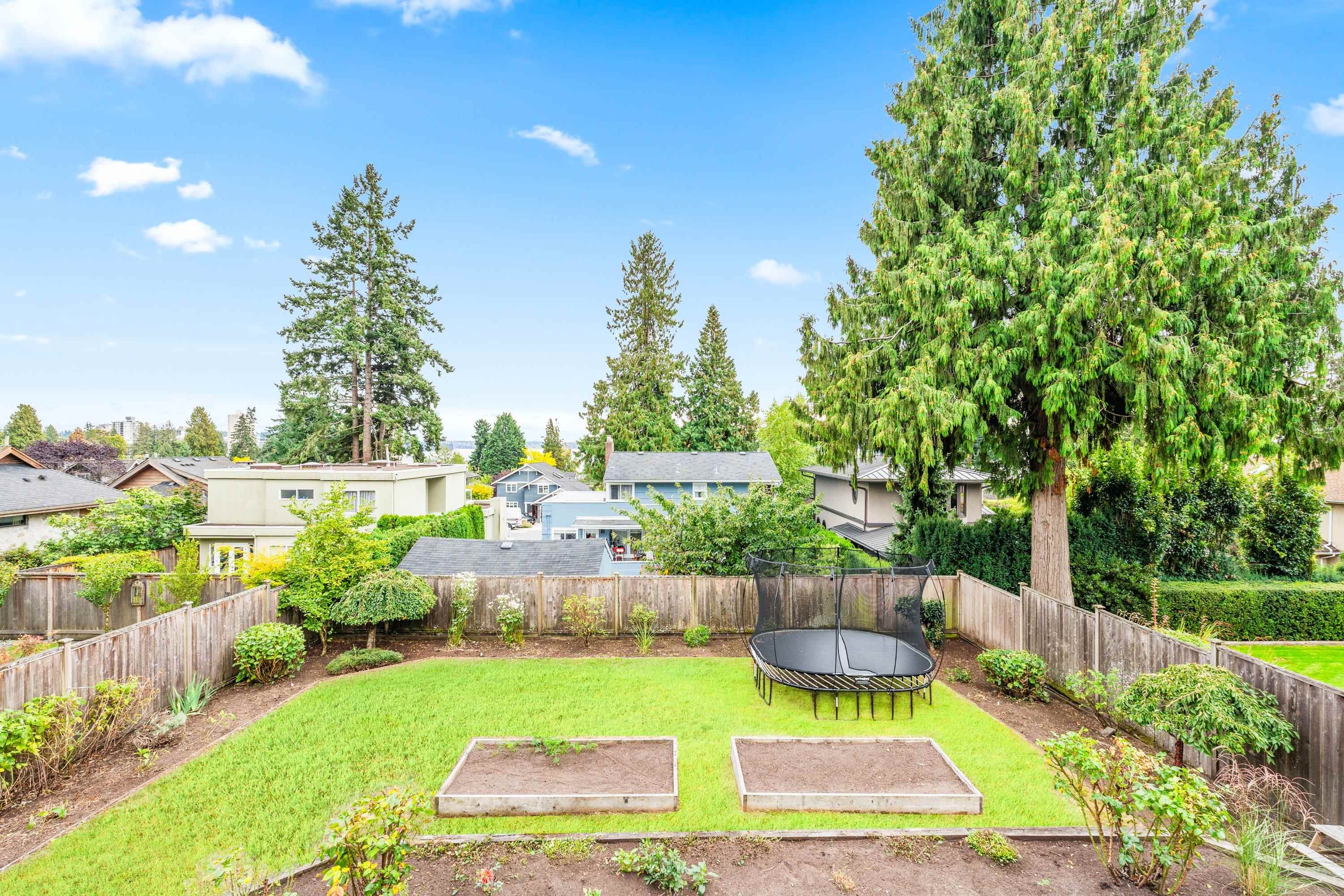 2372 Kings Avenue, West Vancouver, BC