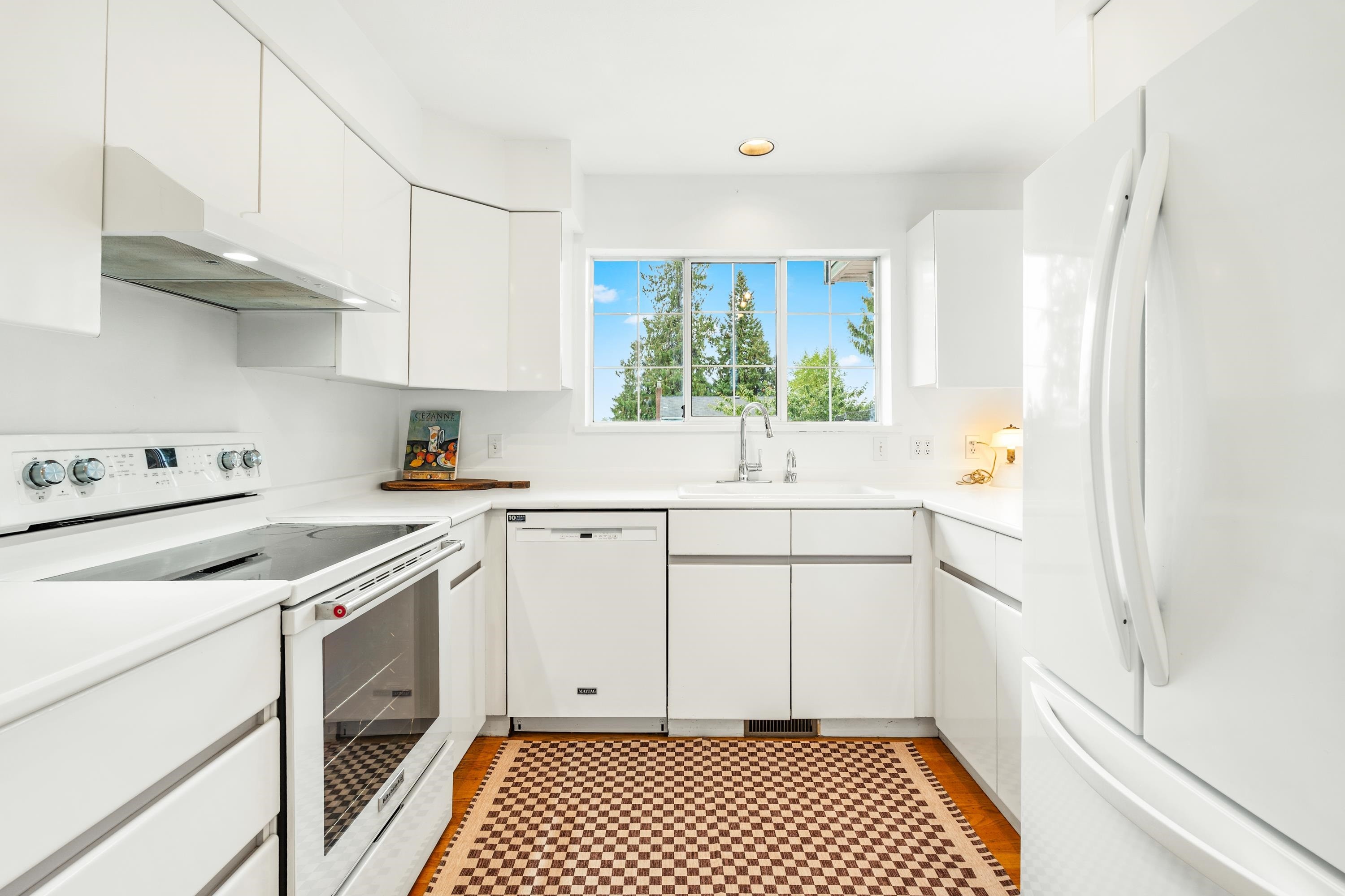 2372 Kings Avenue, West Vancouver, BC