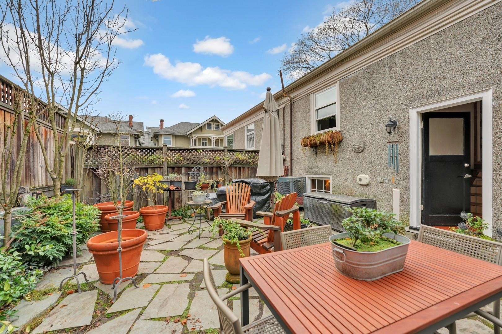 2303 3Rd Avenue W, Vancouver, BC