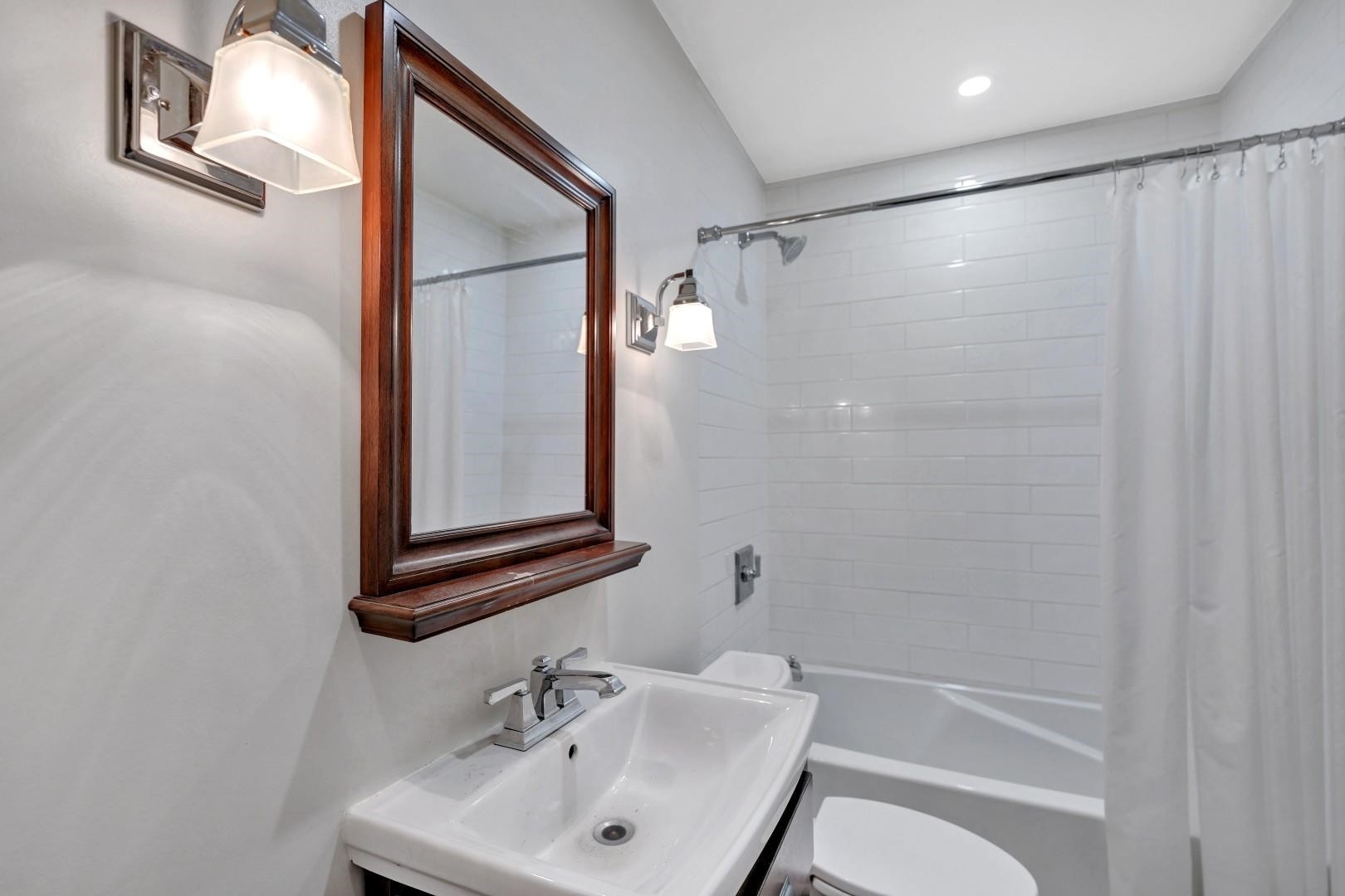 2303 3Rd Avenue W, Vancouver, BC