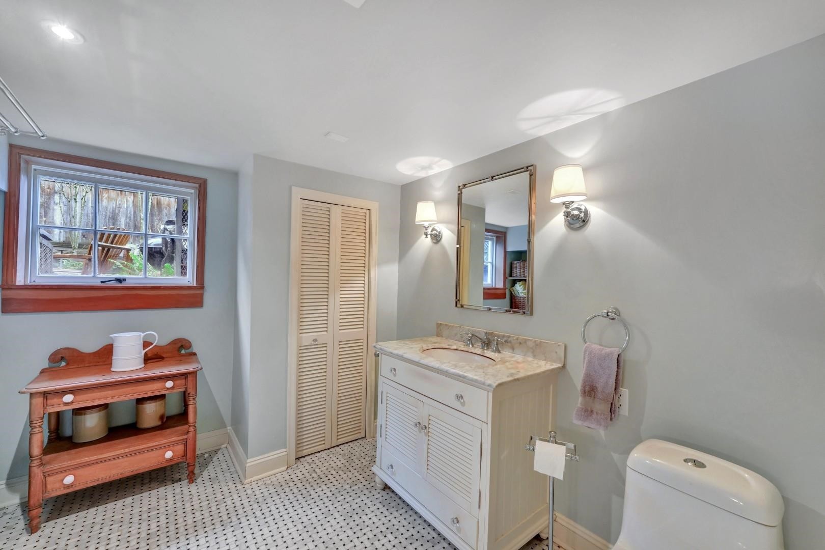 2303 3Rd Avenue W, Vancouver, BC