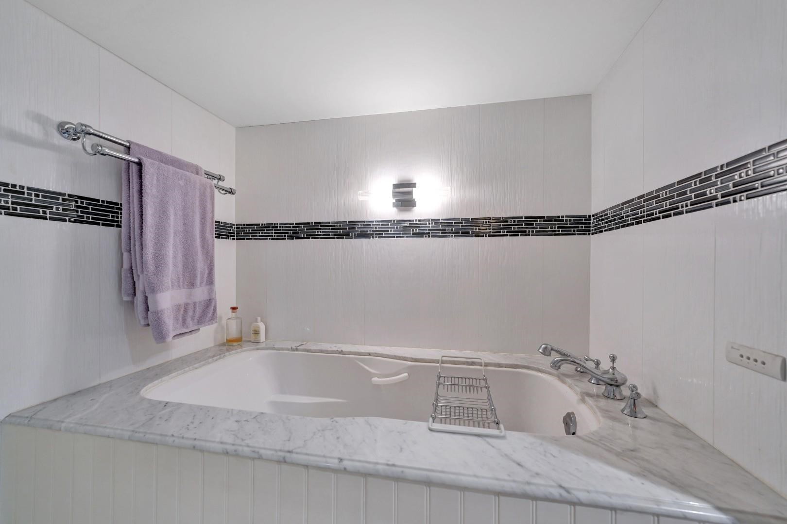 2303 3Rd Avenue W, Vancouver, BC