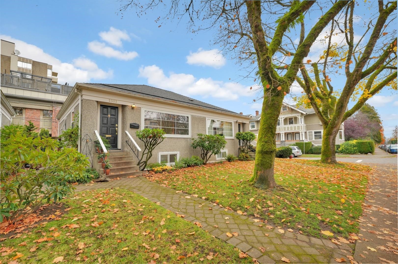 2303 3Rd Avenue W, Vancouver, BC