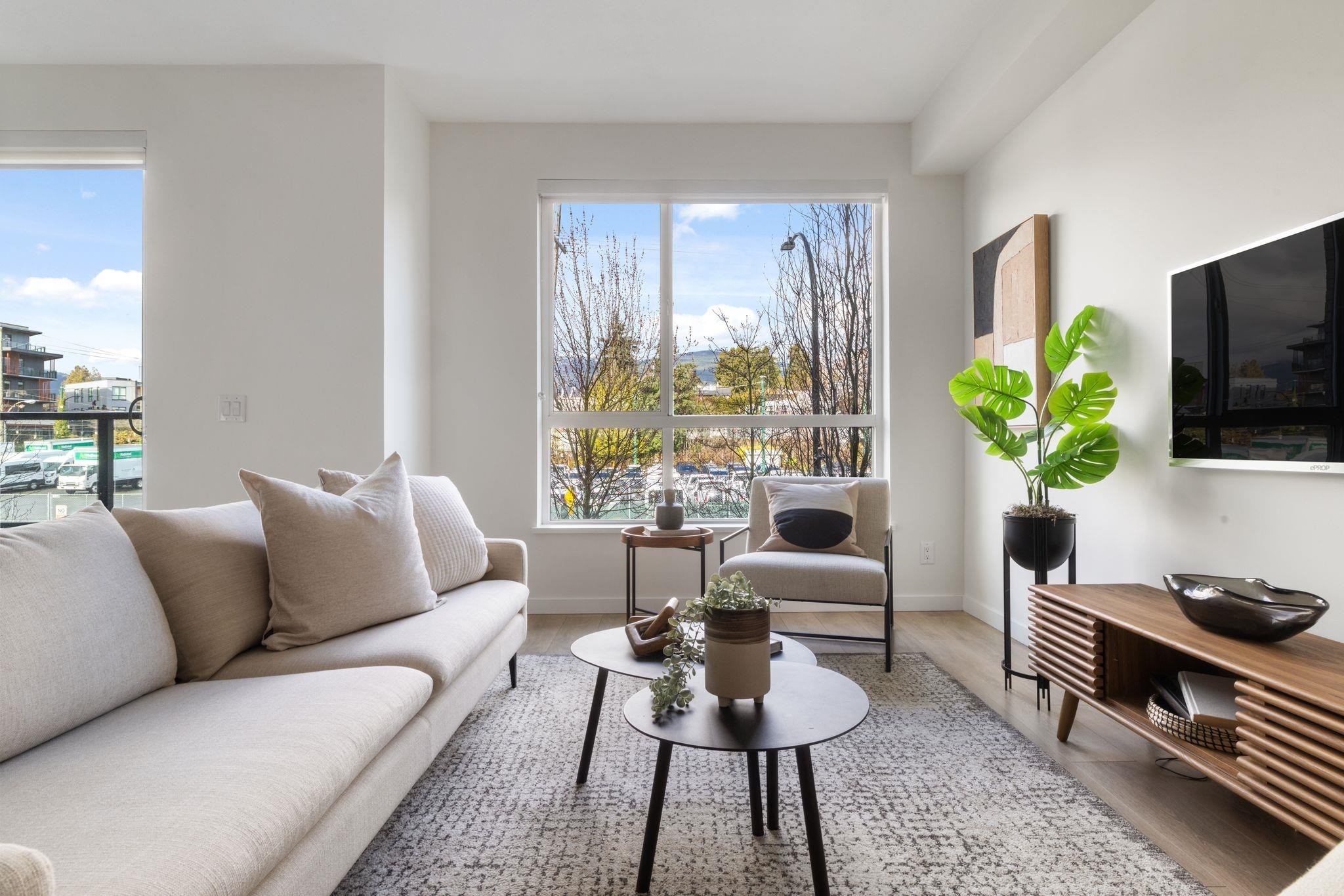 2-533 3Rd Street E, North Vancouver, BC