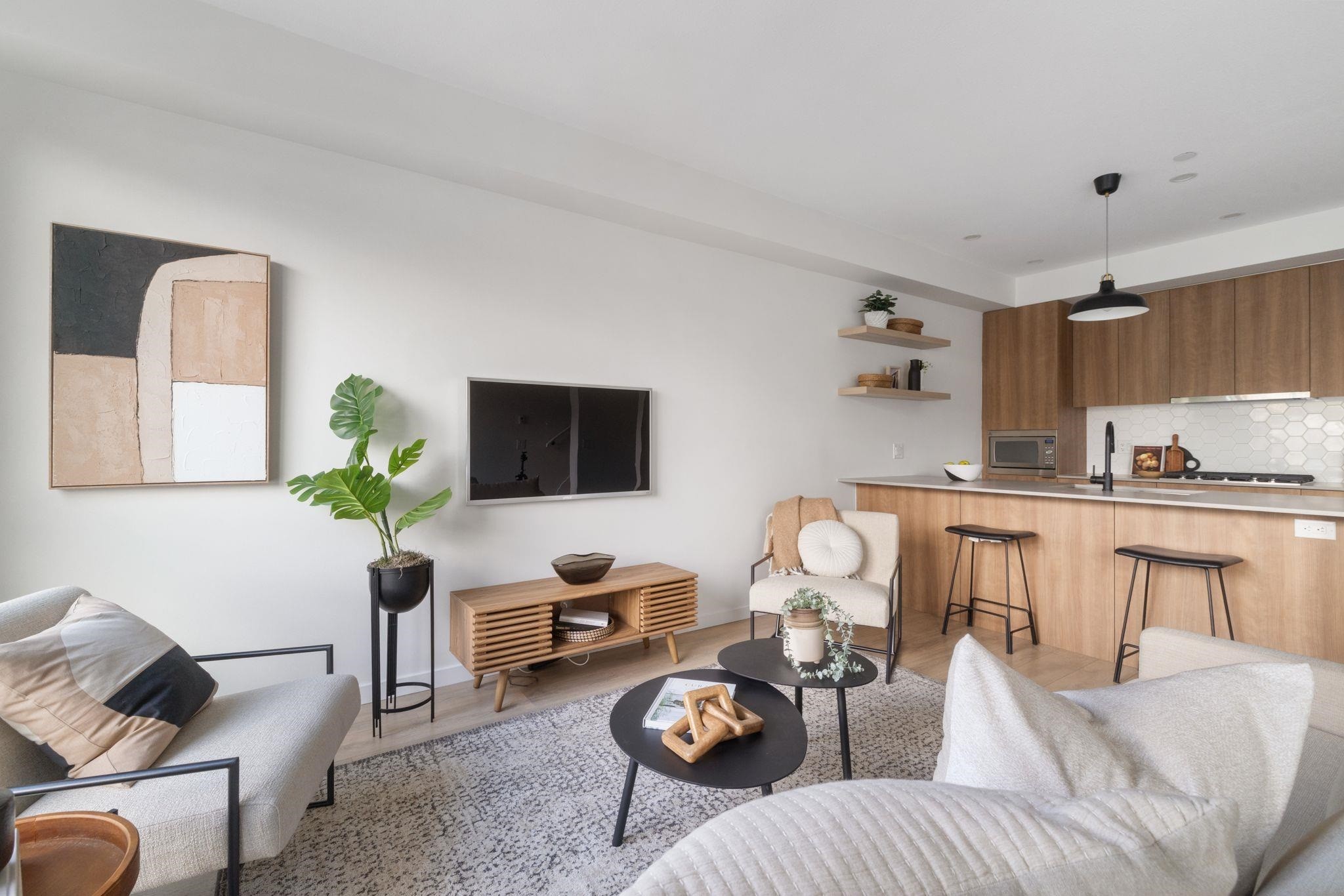 2-533 3Rd Street E, North Vancouver, BC