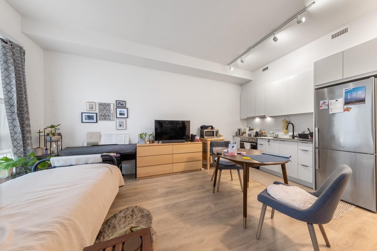 2-533 3Rd Street E, North Vancouver, BC