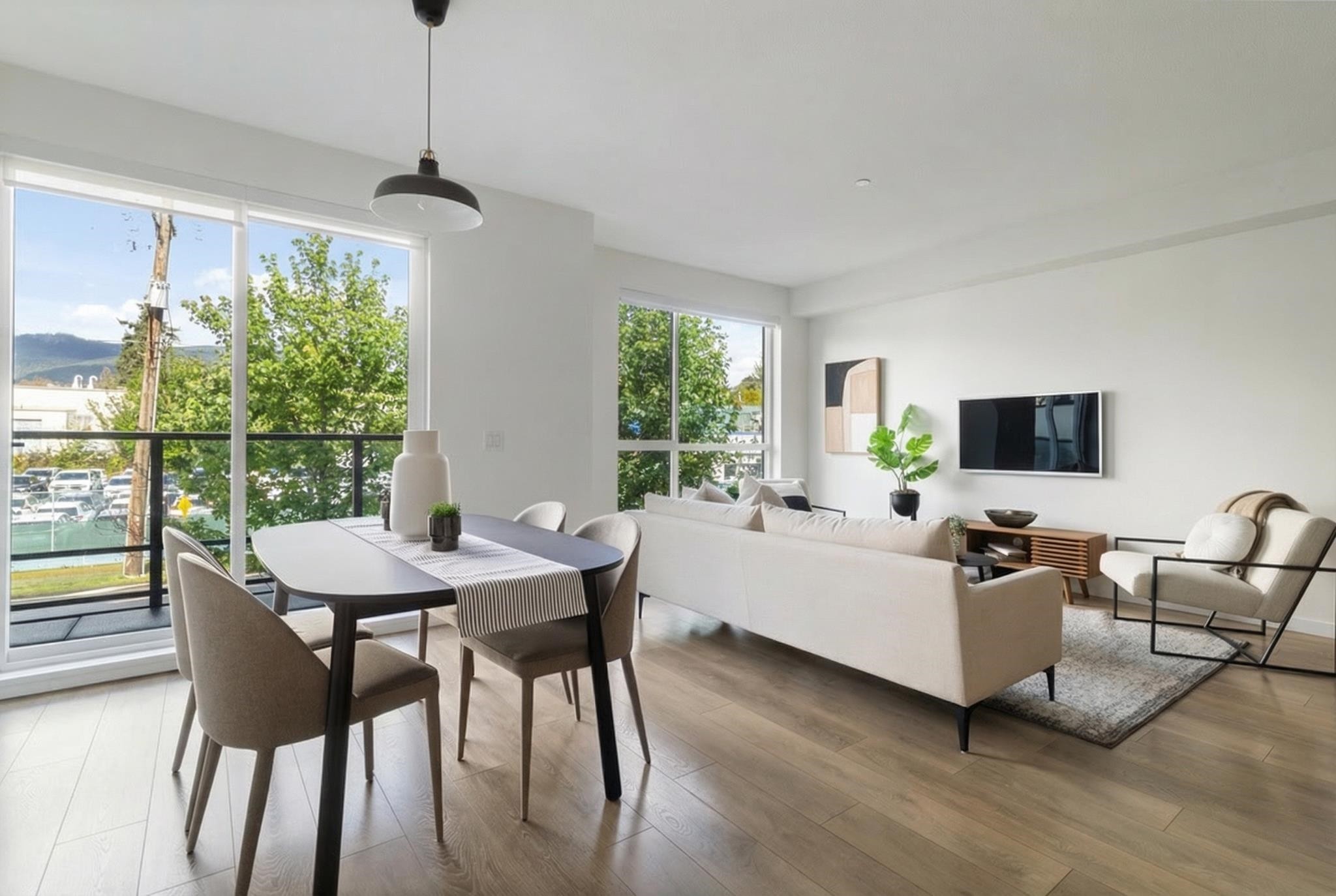 2-533 3Rd Street E, North Vancouver, BC