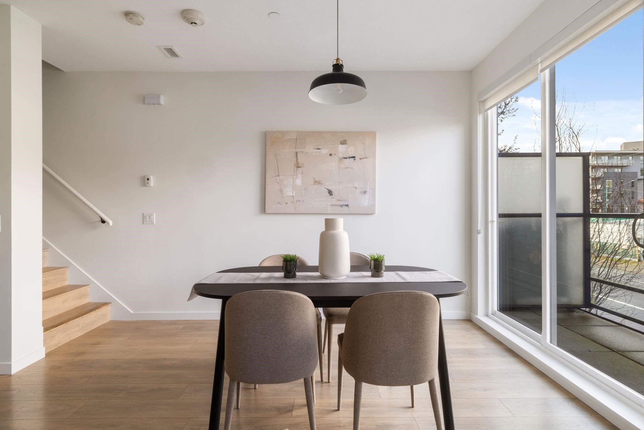 2-533 3Rd Street E, North Vancouver, BC