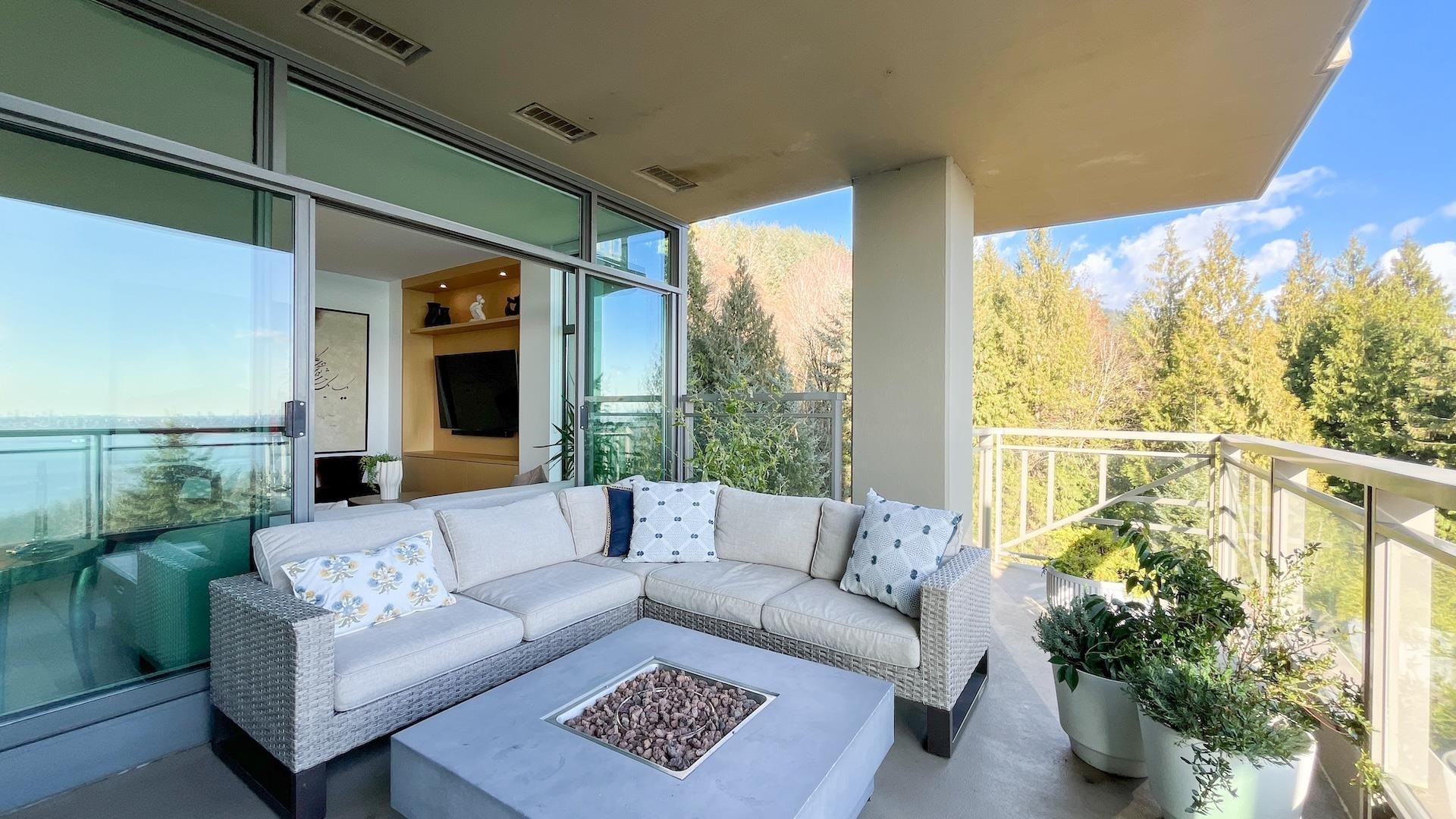 801-3315 Cypress Place, West Vancouver, BC