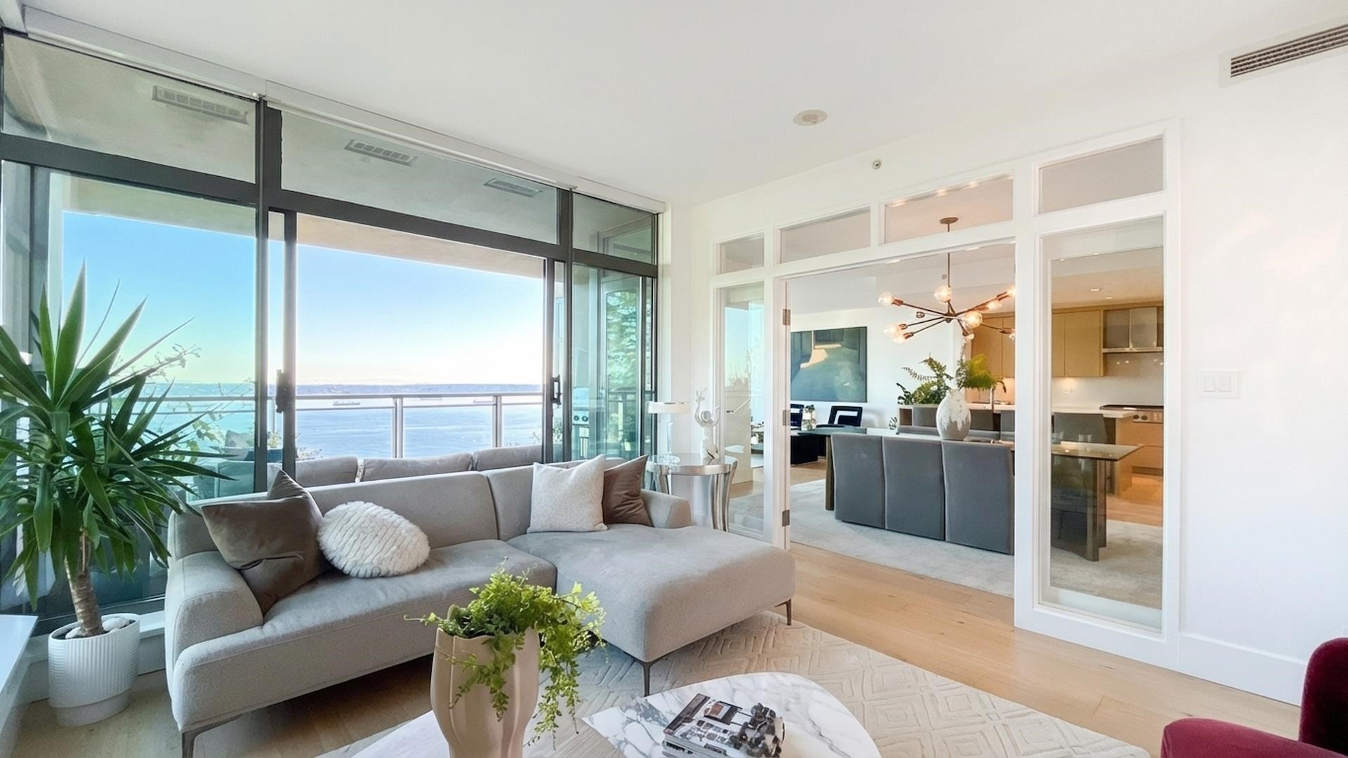 801-3315 Cypress Place, West Vancouver, BC