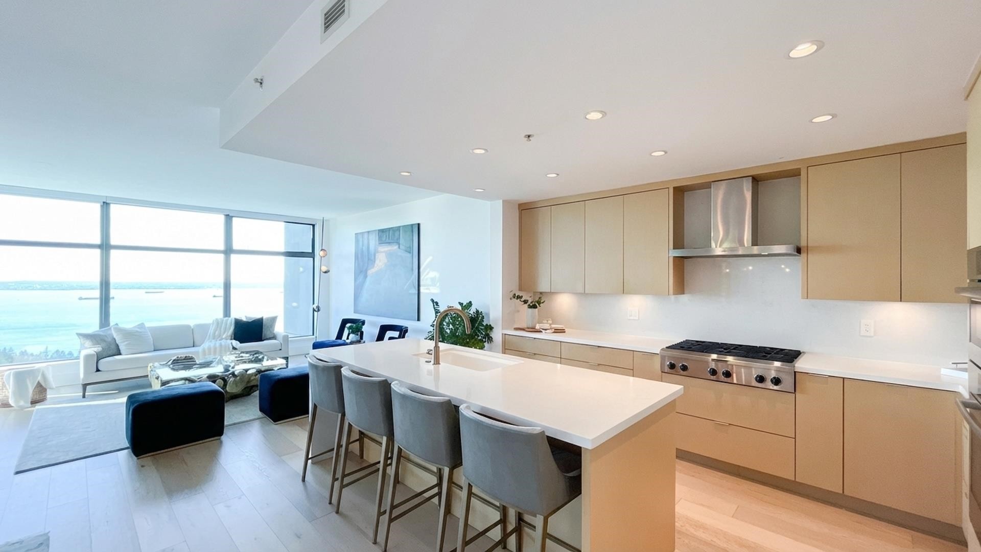 801-3315 Cypress Place, West Vancouver, BC