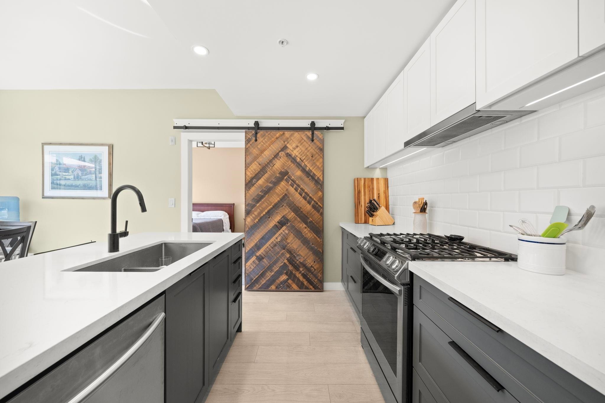 605-3038 St George Street, Port Moody, BC