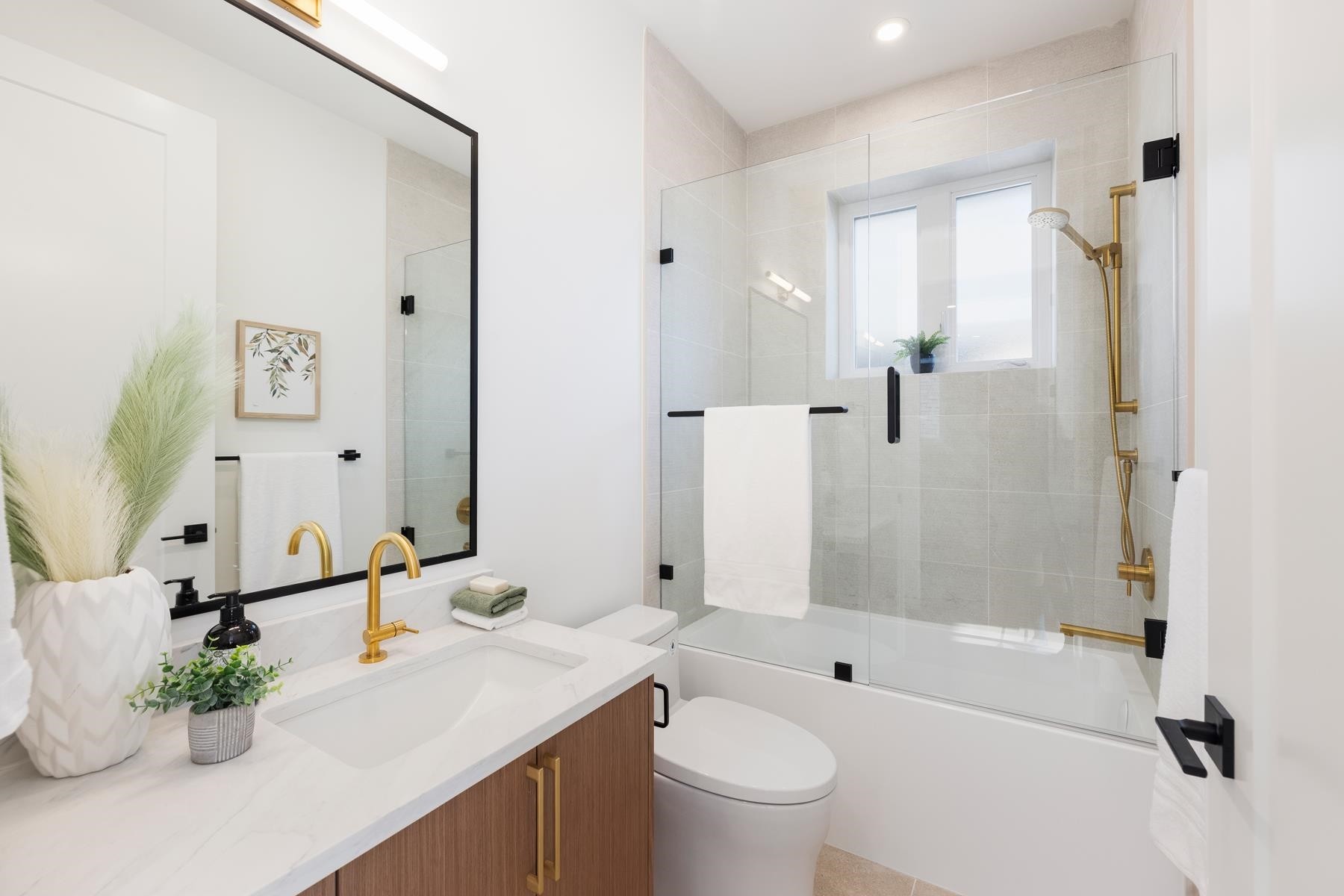 2334 5Th Avenue E, Vancouver, BC