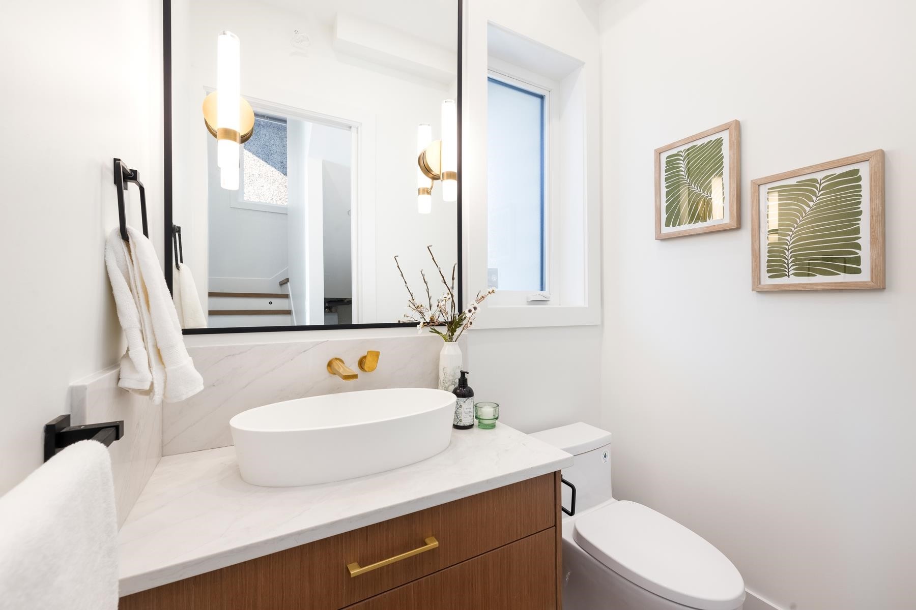 2334 5Th Avenue E, Vancouver, BC