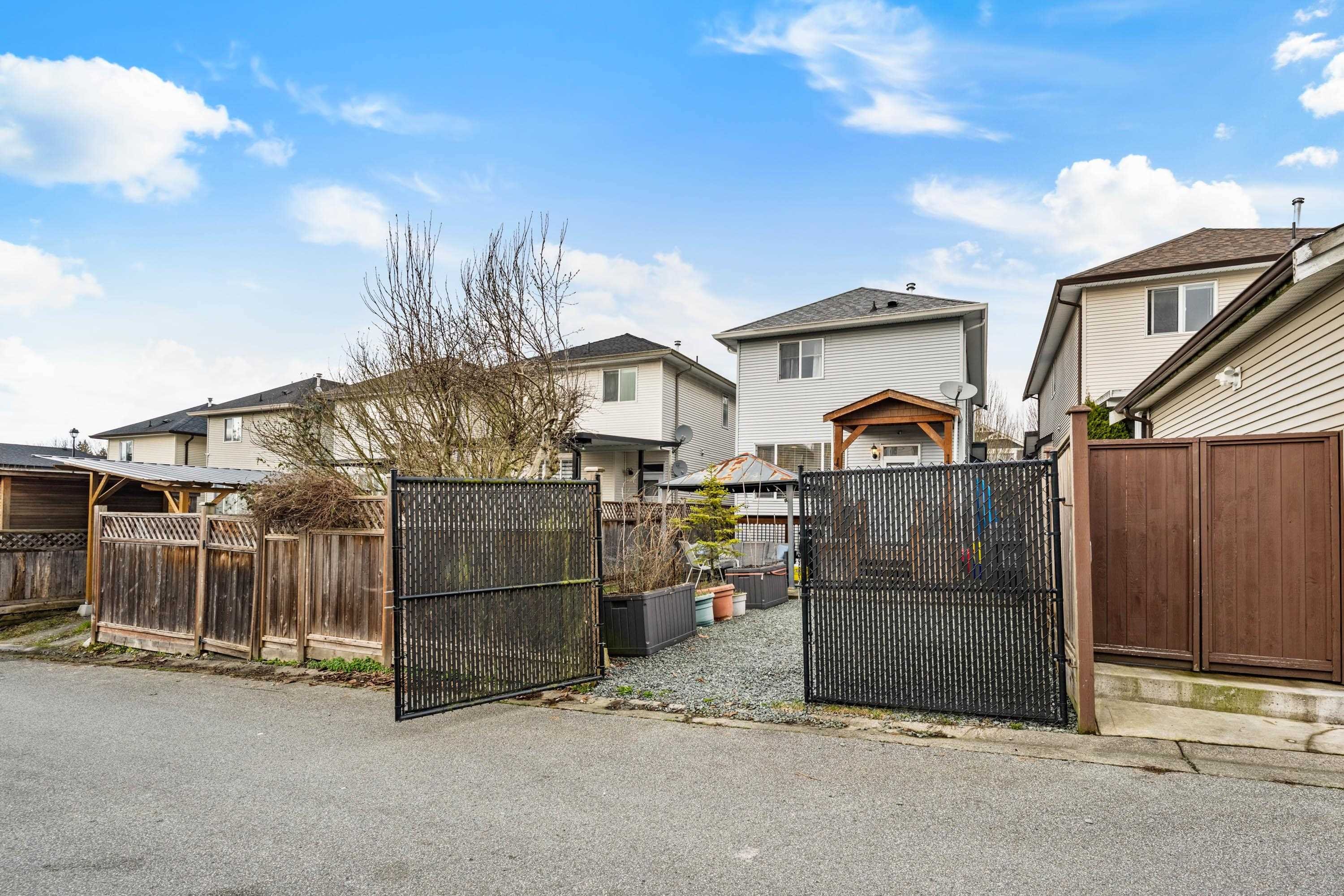 24320 102A Avenue, Maple Ridge, BC