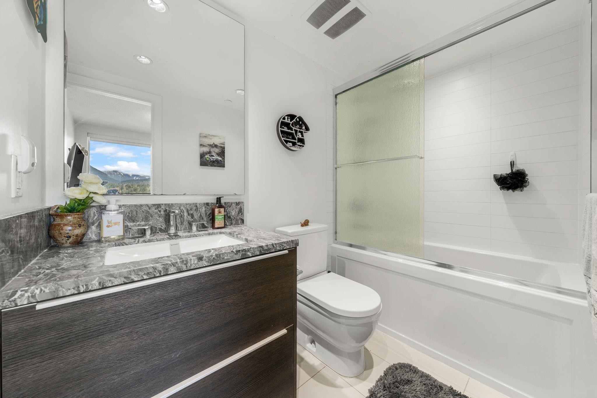 2202-1550 Fern Street, North Vancouver, BC