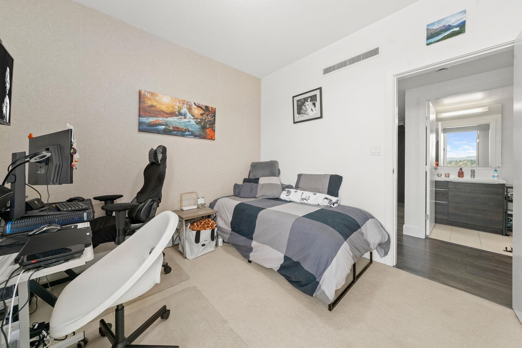 2202-1550 Fern Street, North Vancouver, BC