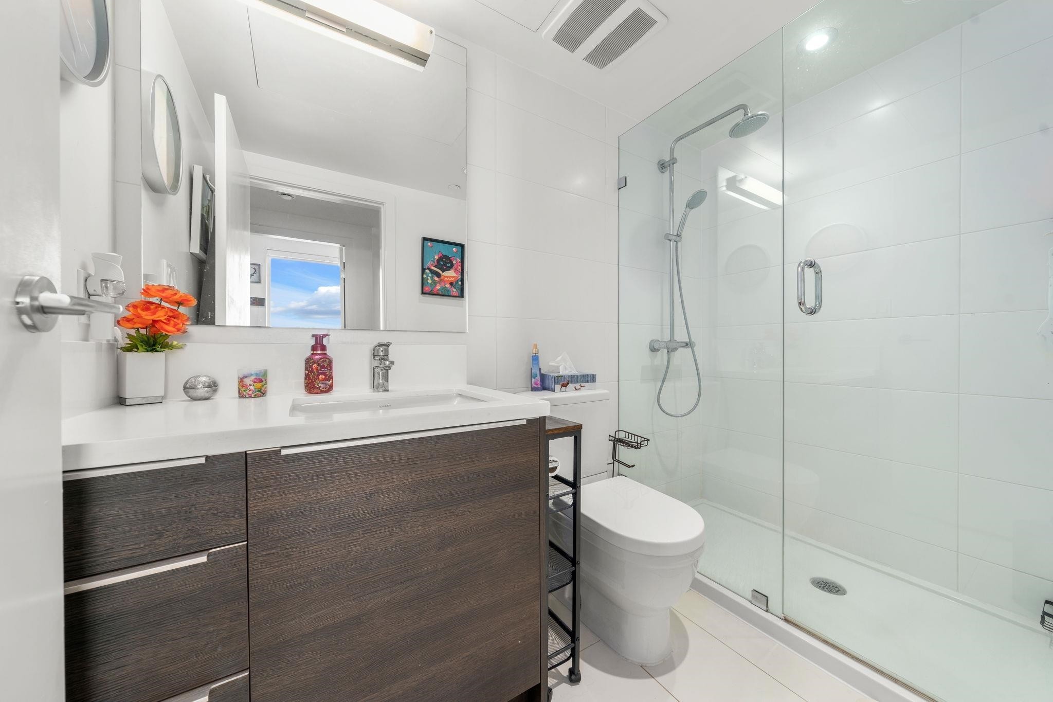 2202-1550 Fern Street, North Vancouver, BC