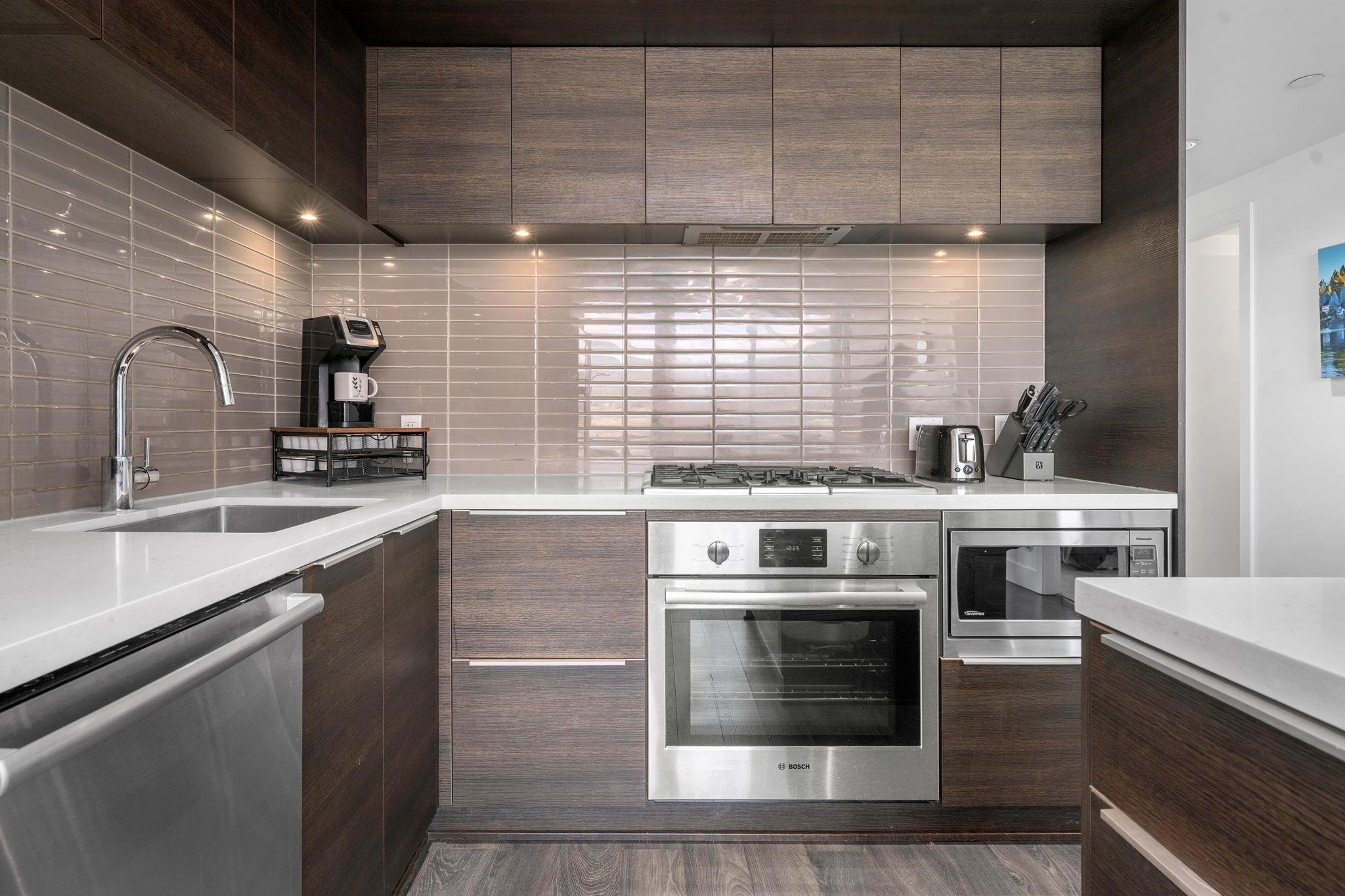 2202-1550 Fern Street, North Vancouver, BC